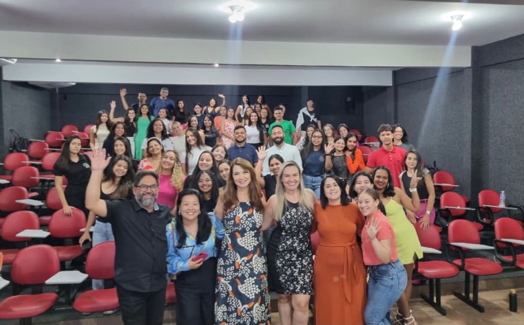 Explorando os Benefícios da Aromaterapia: Uma Jornada de Conhecimento e Bem-Estar na LAAB