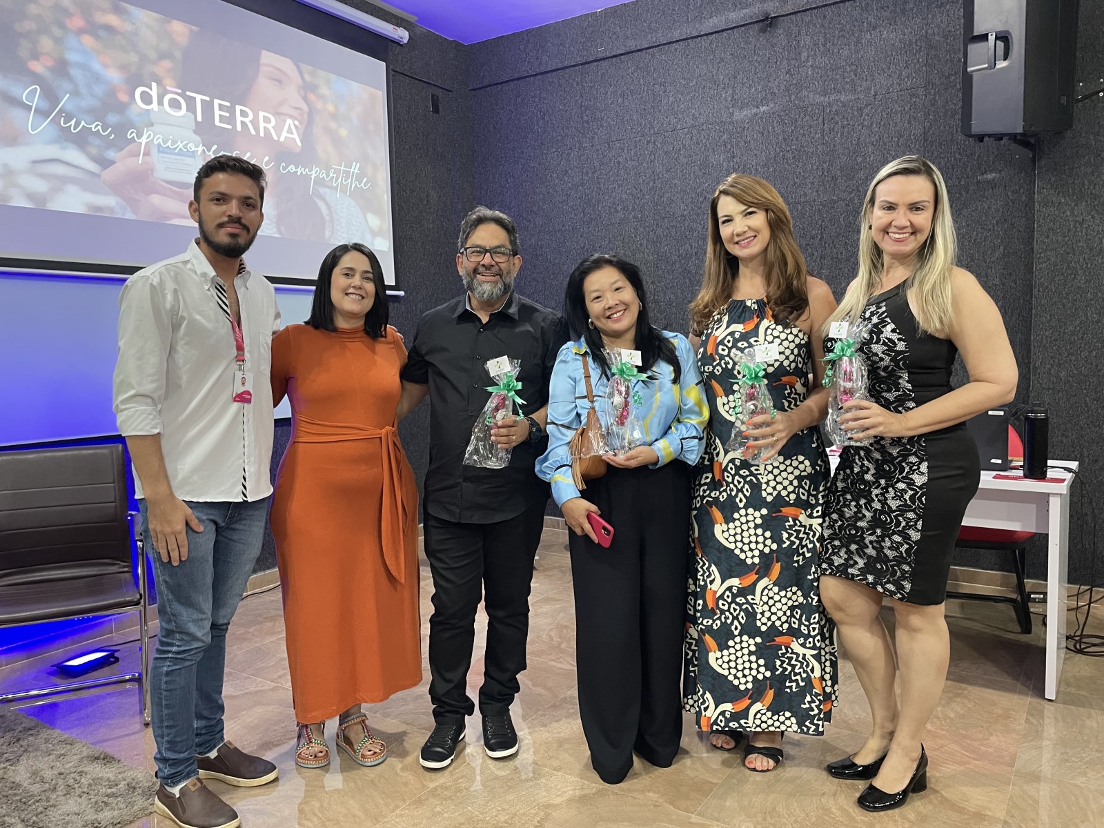 Explorando os Benefícios da Aromaterapia: Uma Jornada de Conhecimento e Bem-Estar na LAAB