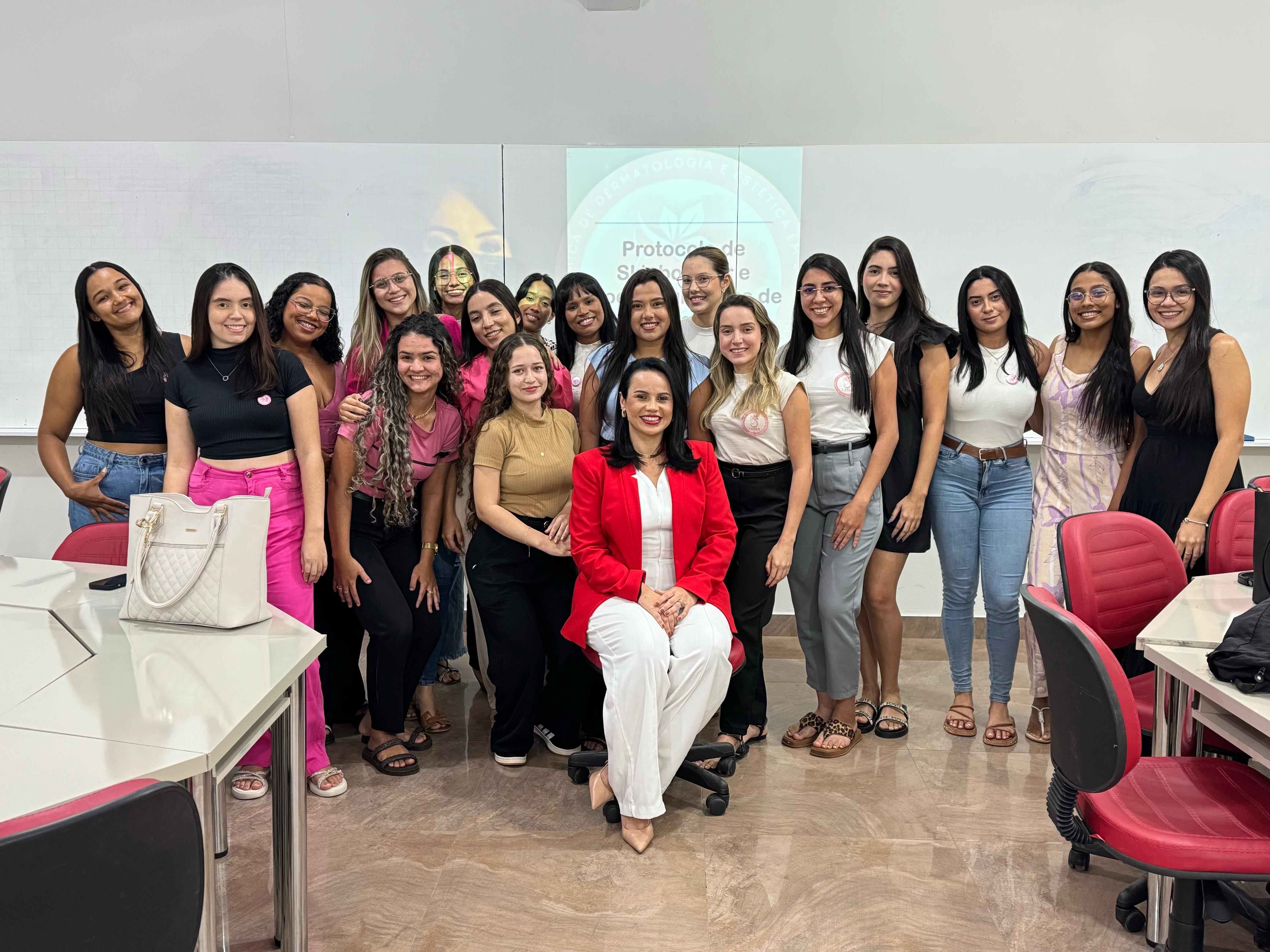 LADEE Realiza Aula sobre Skinboosters e Bioestimuladores de Colágeno com Dra. Débora Langes