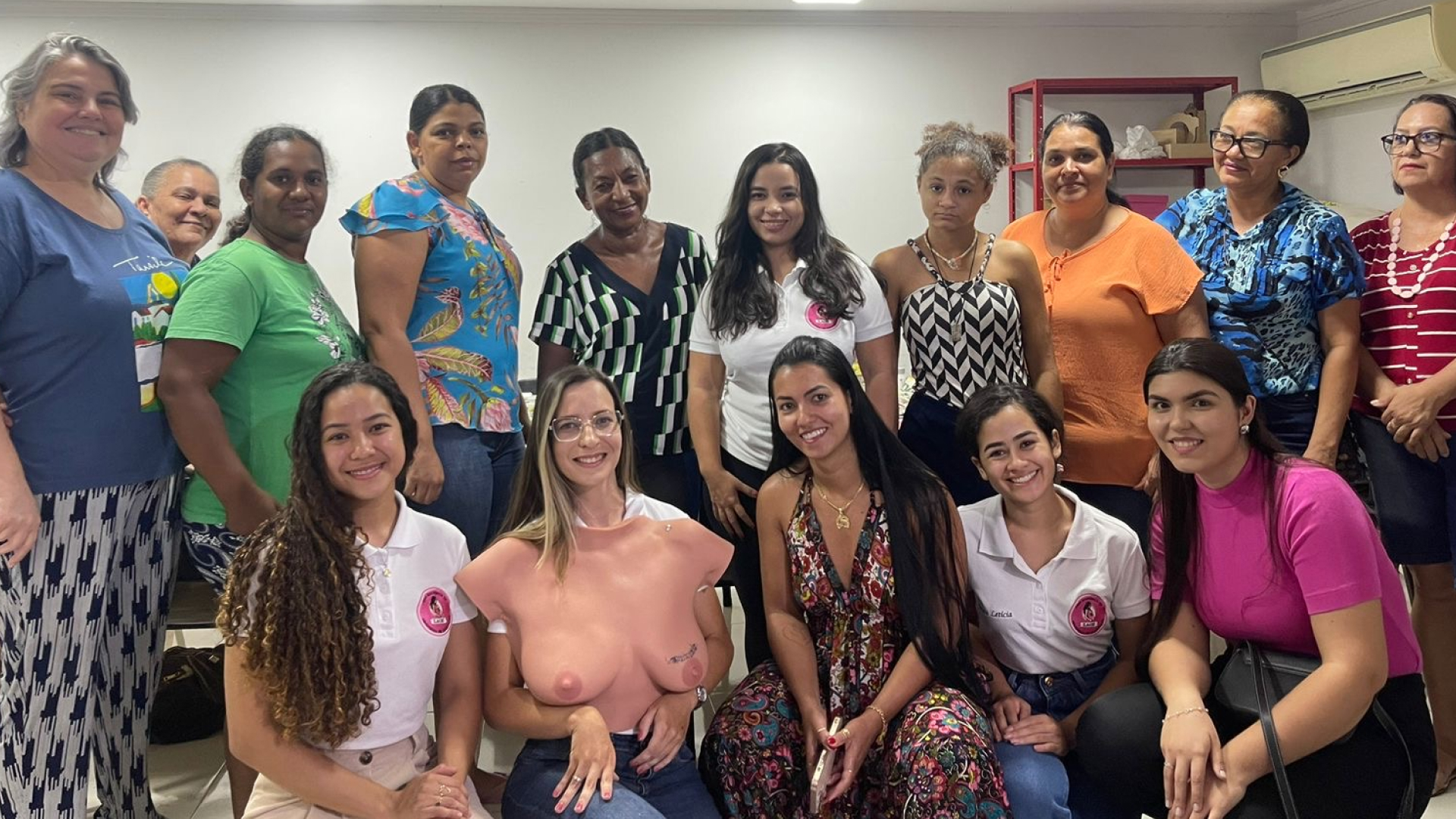 LAOE Realiza Palestra sobre Câncer de Mama e Autoconhecimento na Maria Criativa, em Alusão ao Outubro Rosa