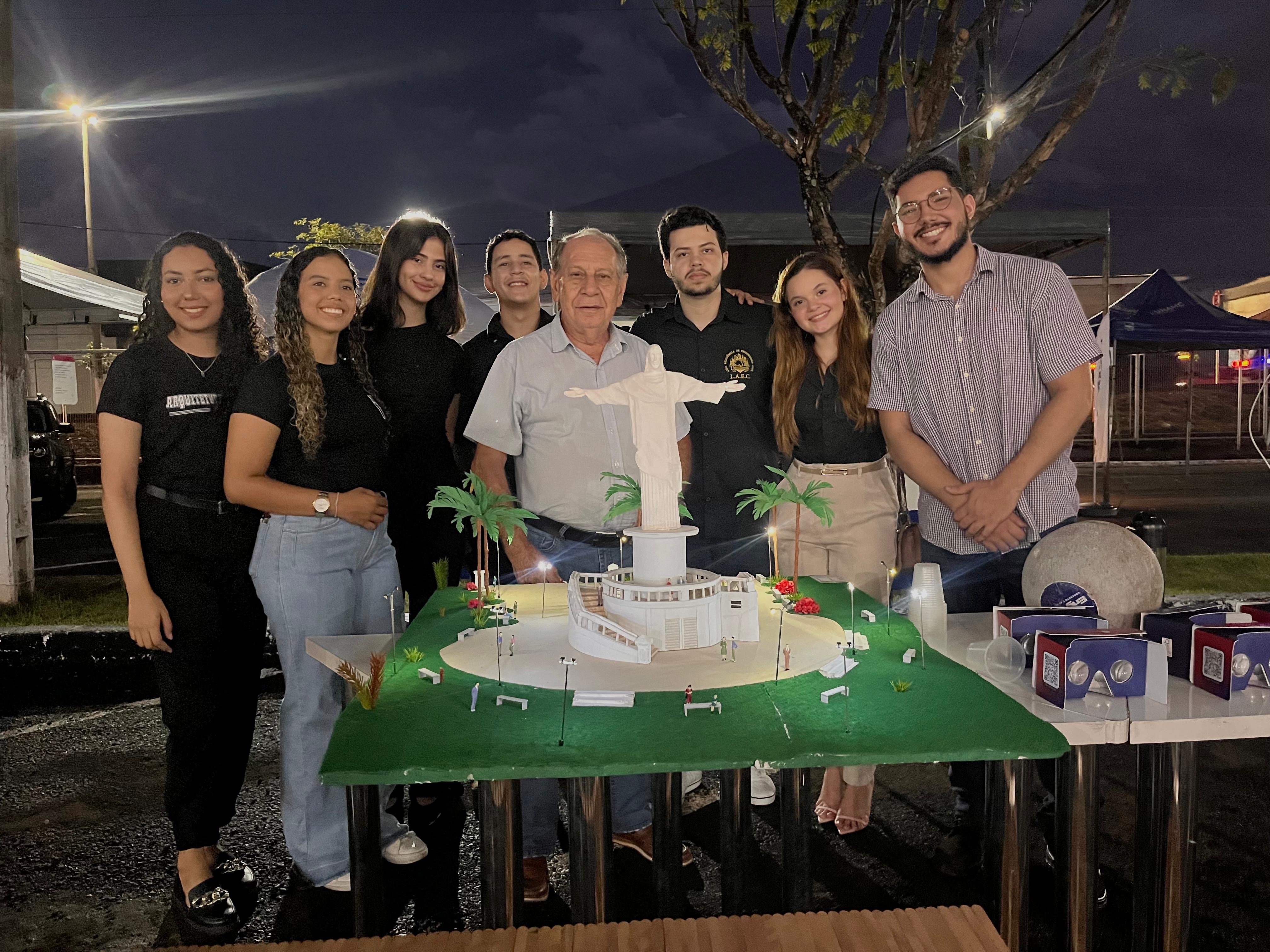 Primeiro arquiteto de Araguaína visita estandes da LAEC e LAAU na EXPOCONEXÕES