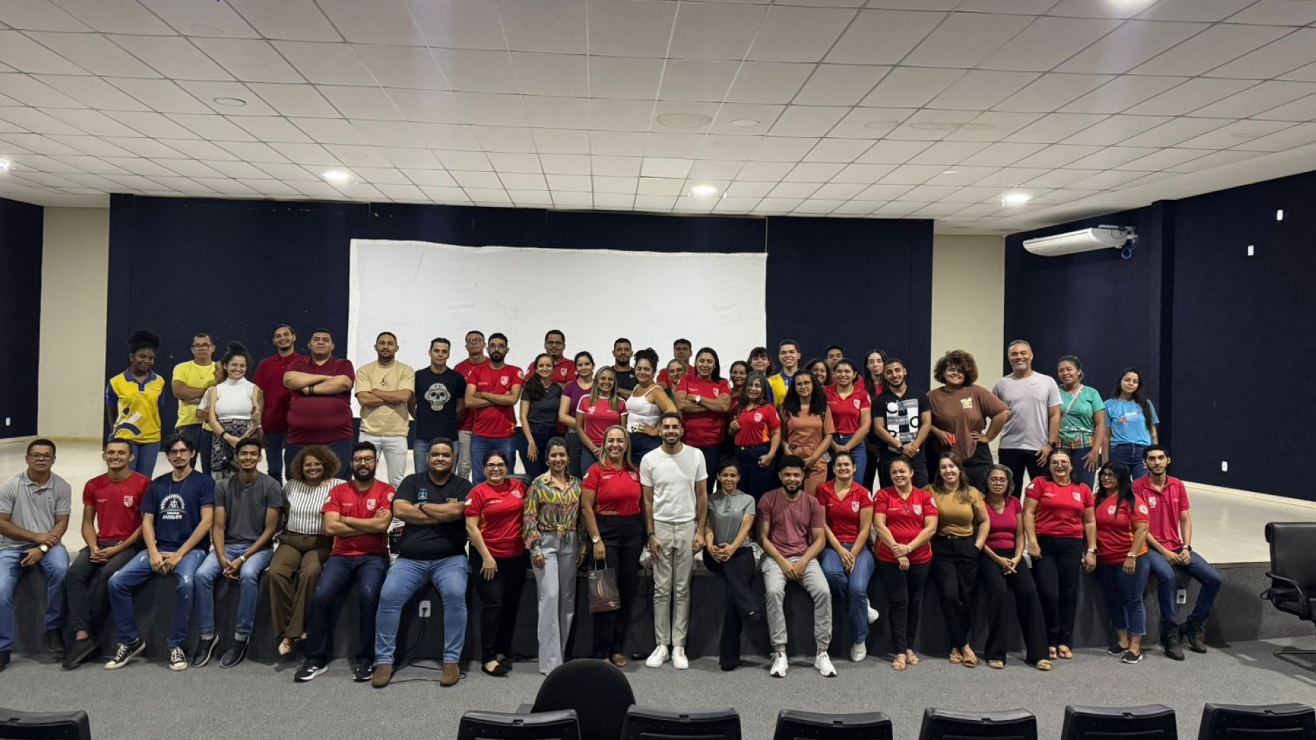 Professor Dr. Aguivam Castro ministra palestra para servidores da Rede Estadual em ação do PROBEM