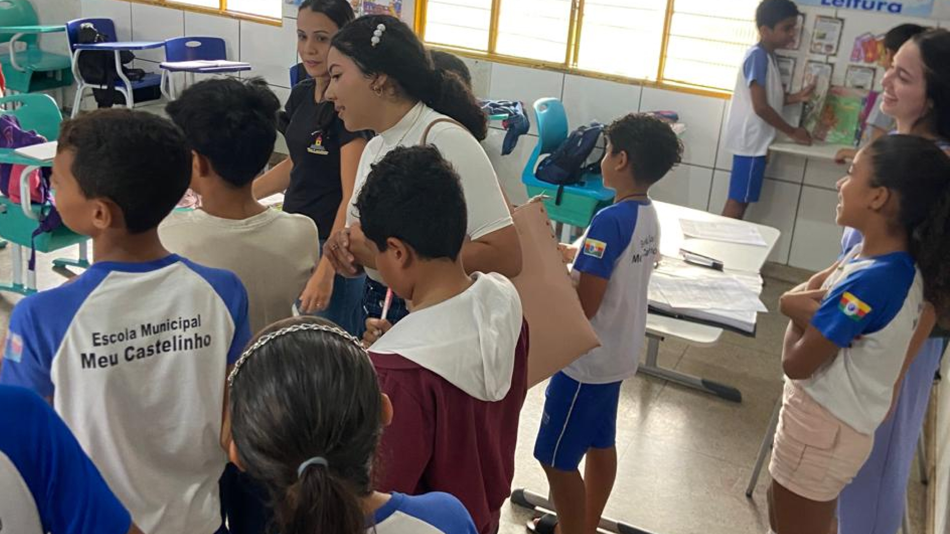 Projeto "Filtrando Conhecimentos" ensina técnicas de purificação da água na Escola Municipal Meu Castelinho