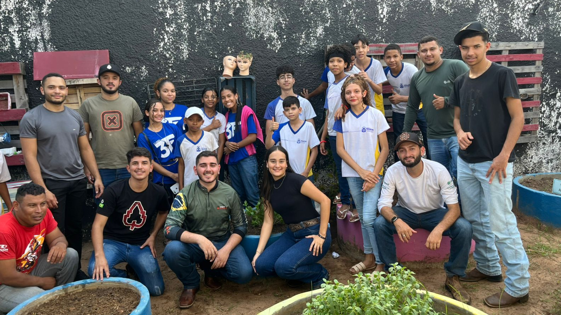 Projeto de Extensão Promove a Restauração de Horta Escolar no Colégio Estadual Adolfo Bezerra de Menezes