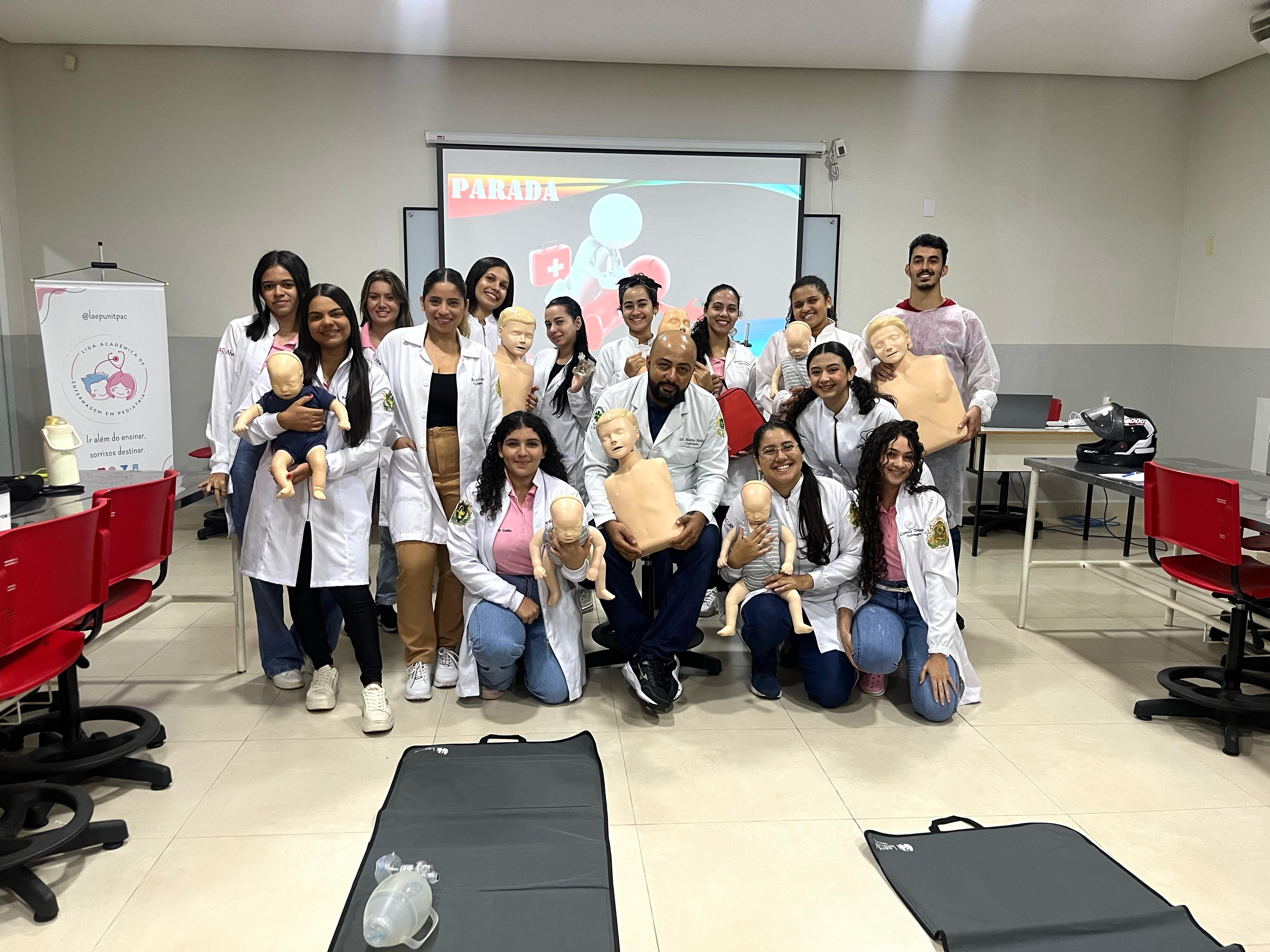 Treinamento de SAV em Pediatria é Realizado pela Liga de Pediatria em Enfermagem - LAEP