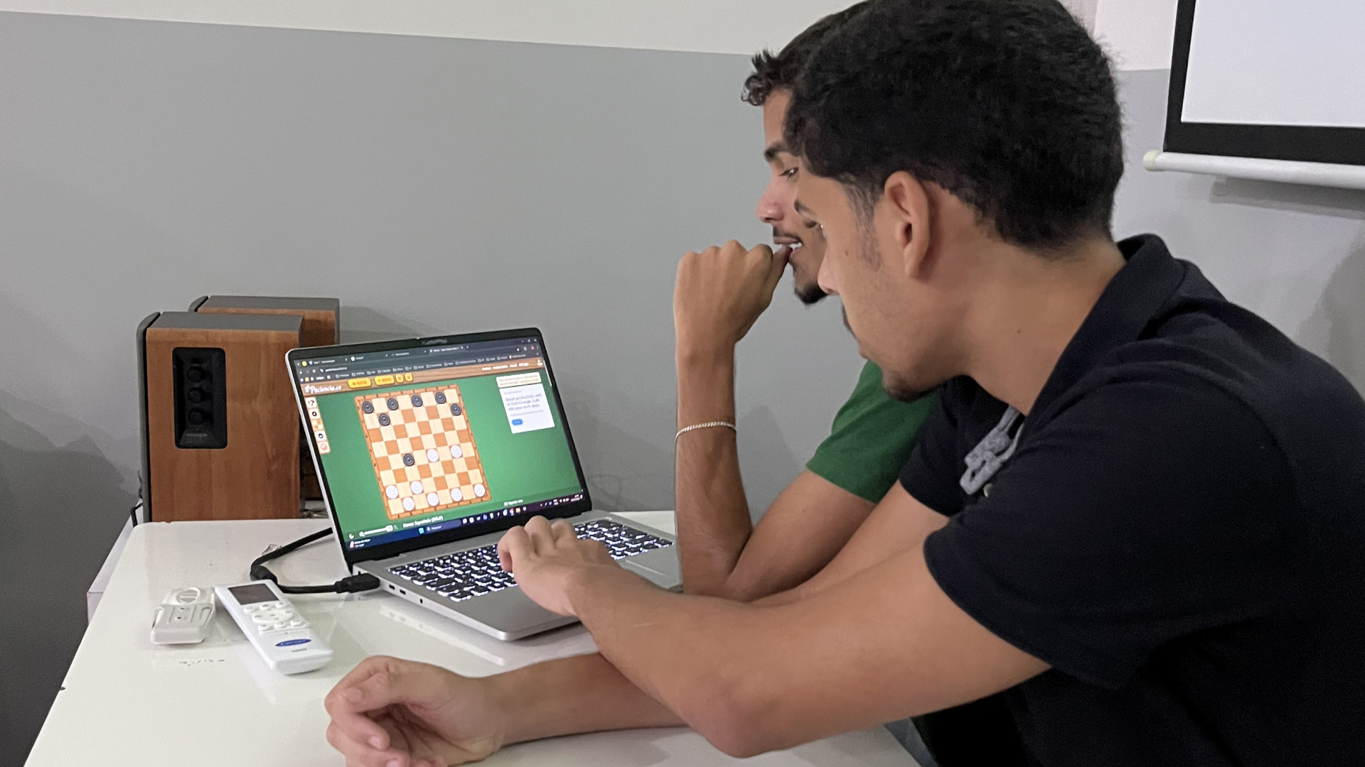Alunos de Ciência da Computação desafiam Inteligência Artificial em aula prática na Afya Unitpac