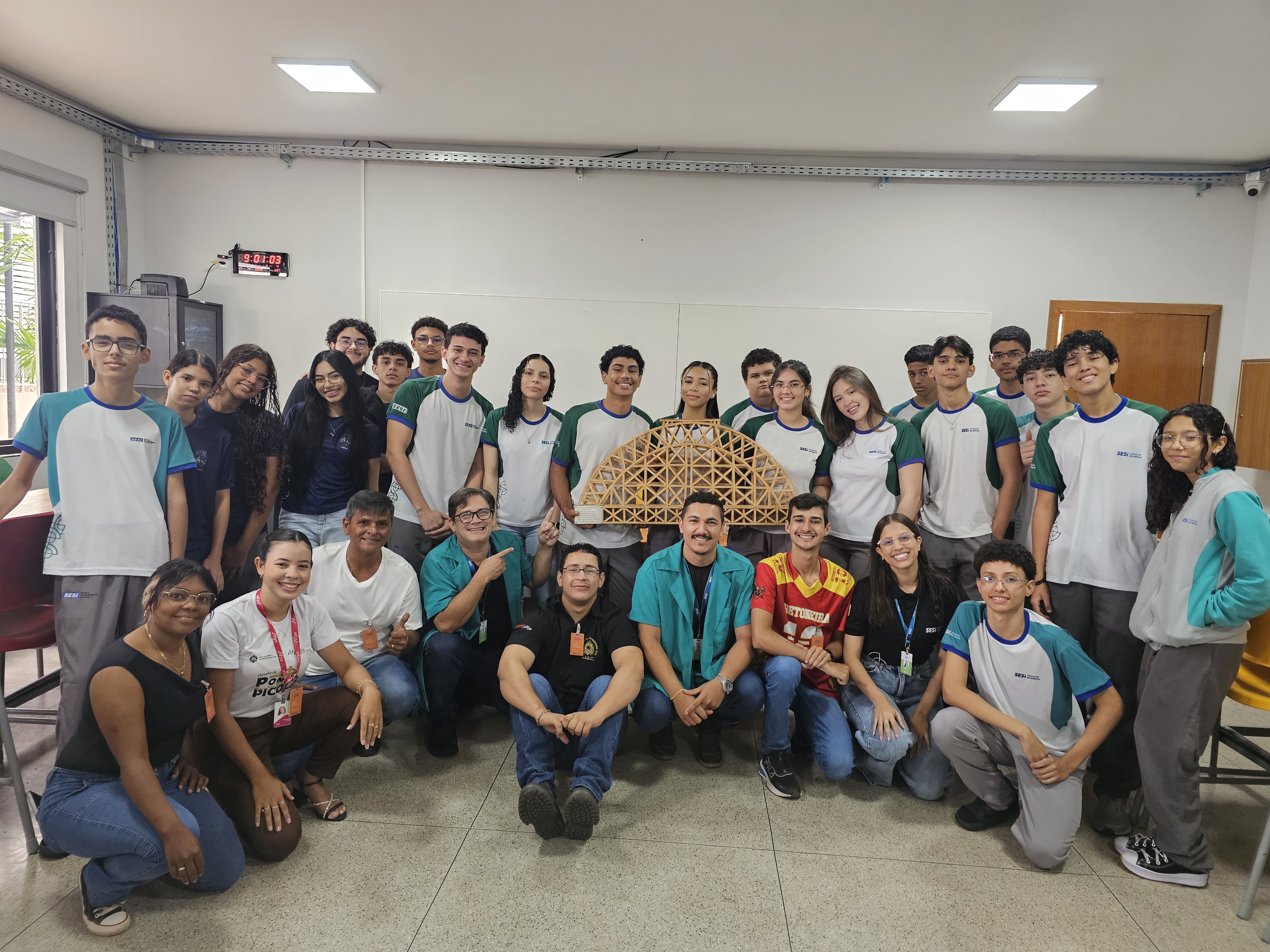 LAEC realiza visita à Escola SESI para orientar participantes do Desafio Afya