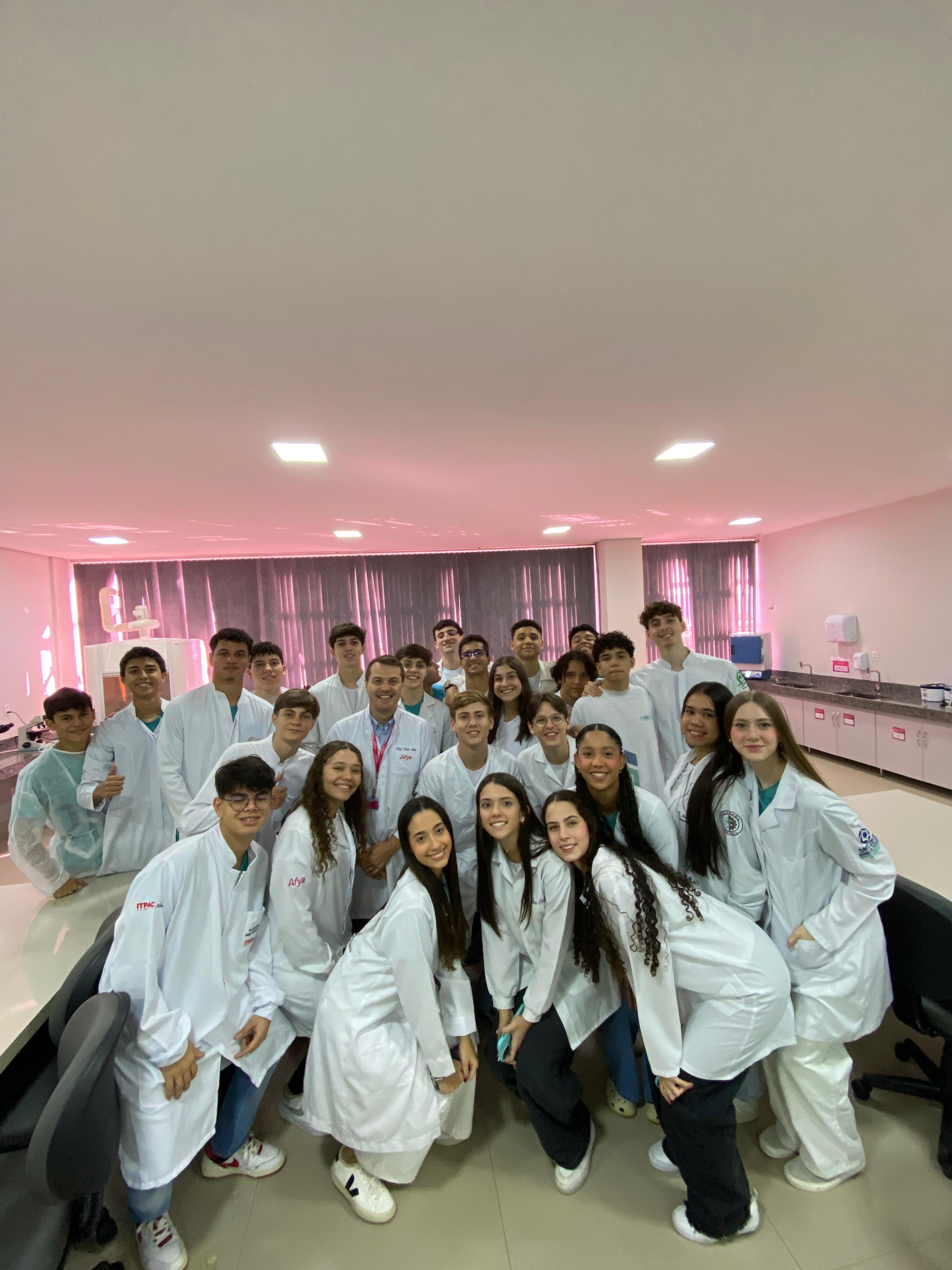 Estudantes do Colégio Interação Vozes Ativas conhecem a Afya Palmas