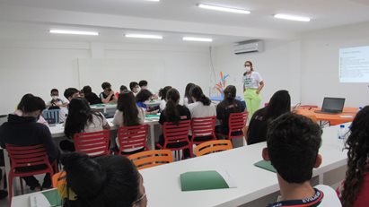 Afya na Estrada promove palestra sobre orientação profissional