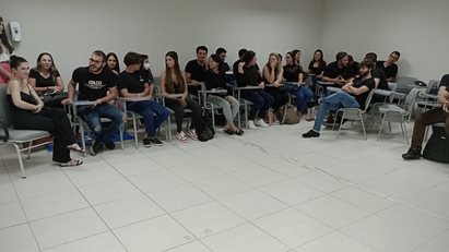 Inclusão em pauta: turma de libras encerra o semestre em aula com presença da comunidade surda