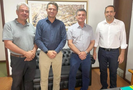 José Henrique, diretor da Sociedade Rural, José Moacyr Basso, presidente da Sociedade Rural, Maurício Sérgio Sousa e Silva, superintendente da Santa Casa e Marcelo Chaves, Reitor da UNIFIPMoc