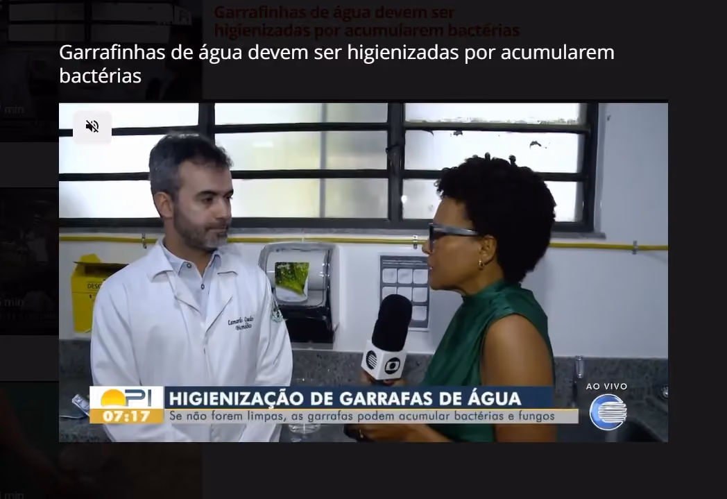 Garrafinhas de água devem ser higienizadas por acumularem bactérias