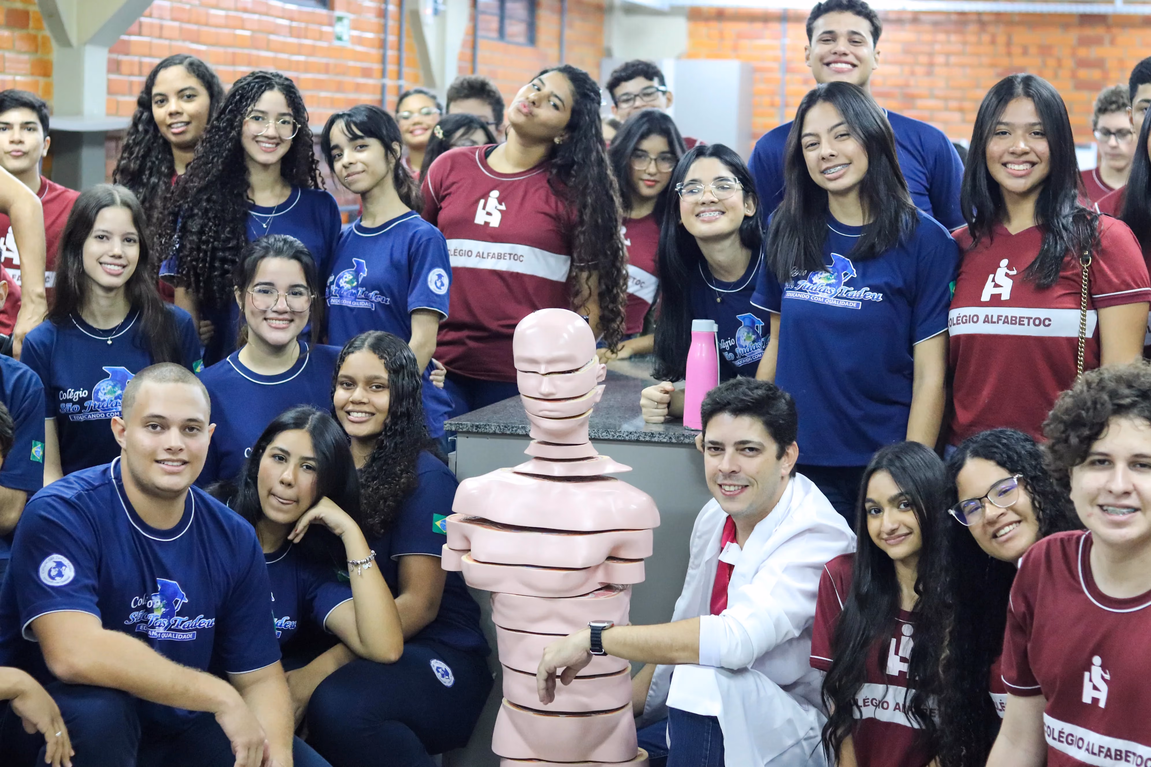 TOUR: Alunos do São Judas Tadeu e Alfabetoc visitam o Uninovafapi