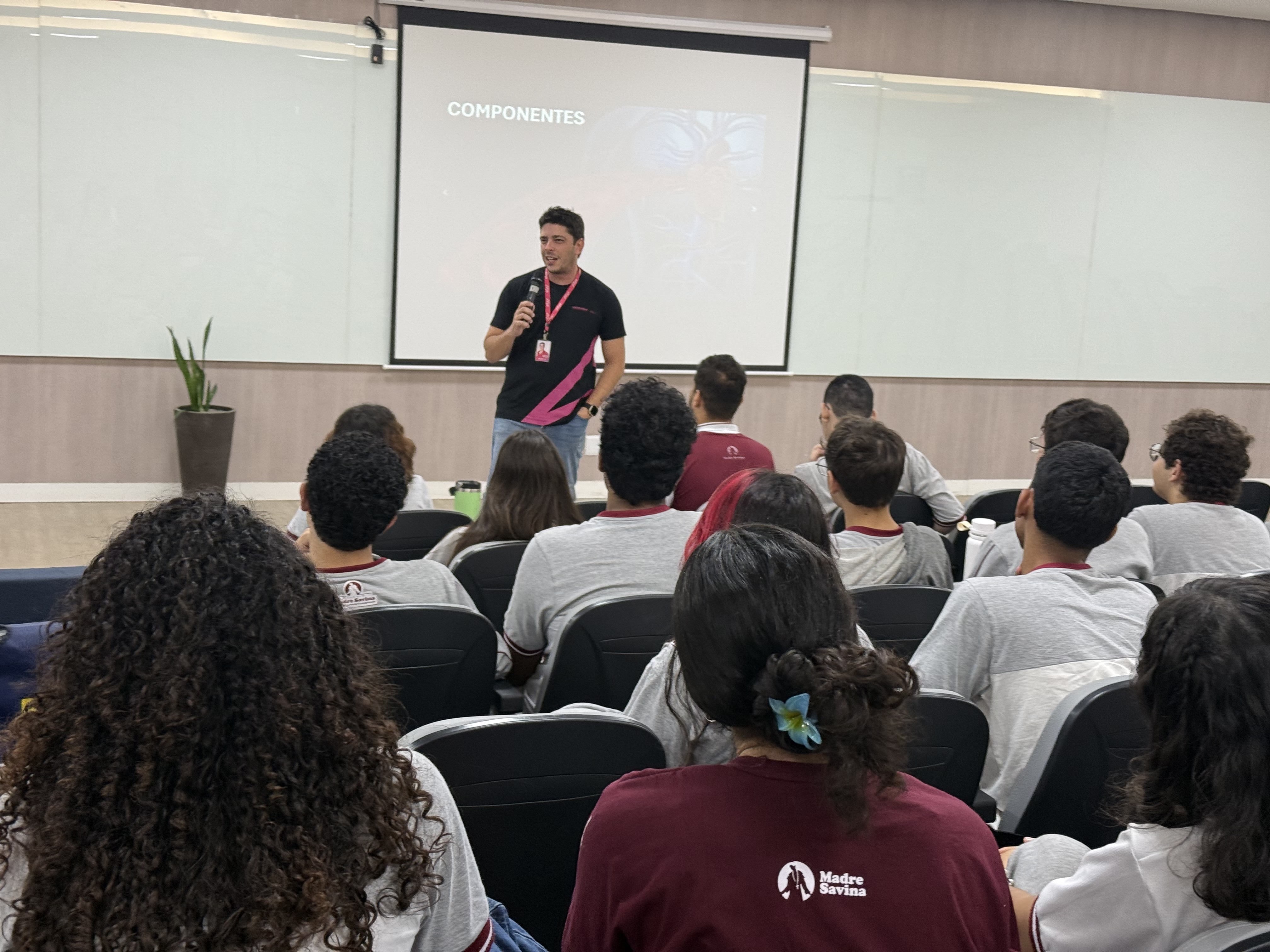 Med experience: alunos do colégio MADRE SAVINA vivenciam imersão na Afya Uninovafapi