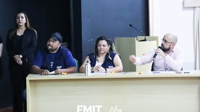 Alunos realizam apresentação com foco na temática 'Dengue'