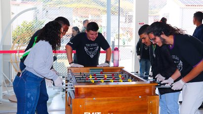 Turmas do Ensino Médio do Colégio Major João Pereira visitam a FMIT