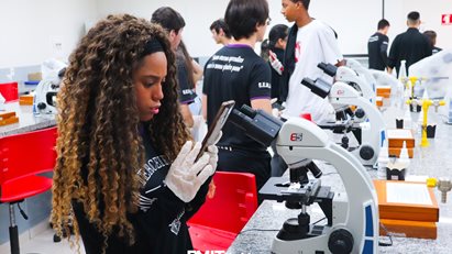 Turmas do Ensino Médio do Colégio Major João Pereira visitam a FMIT