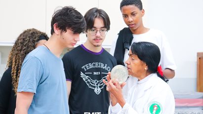 Turmas do Ensino Médio do Colégio Major João Pereira visitam a FMIT