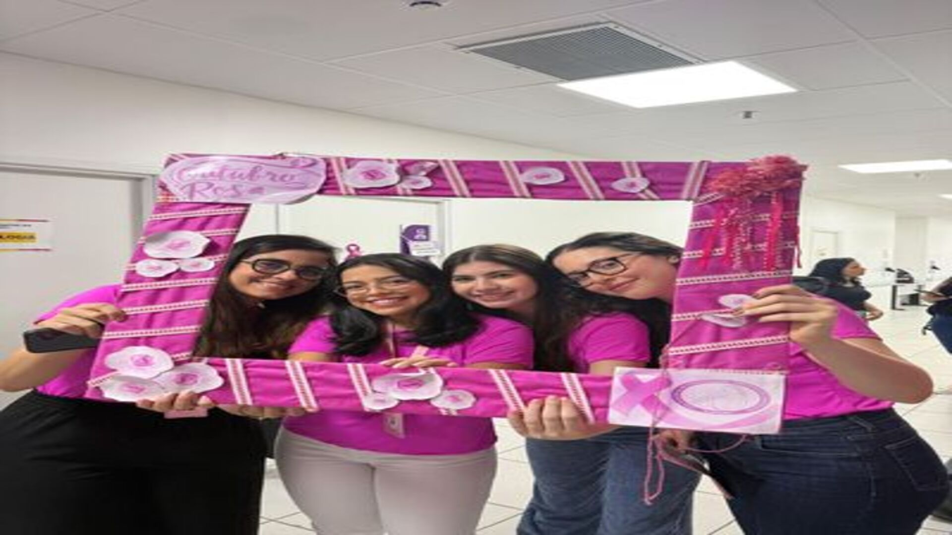Estudantes de Medicina da Afya Maceió levam conscientização do Outubro Rosa ao Hospital da Mulher