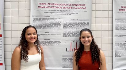 Hemily e Amanda, alunas de Medicina da Unima