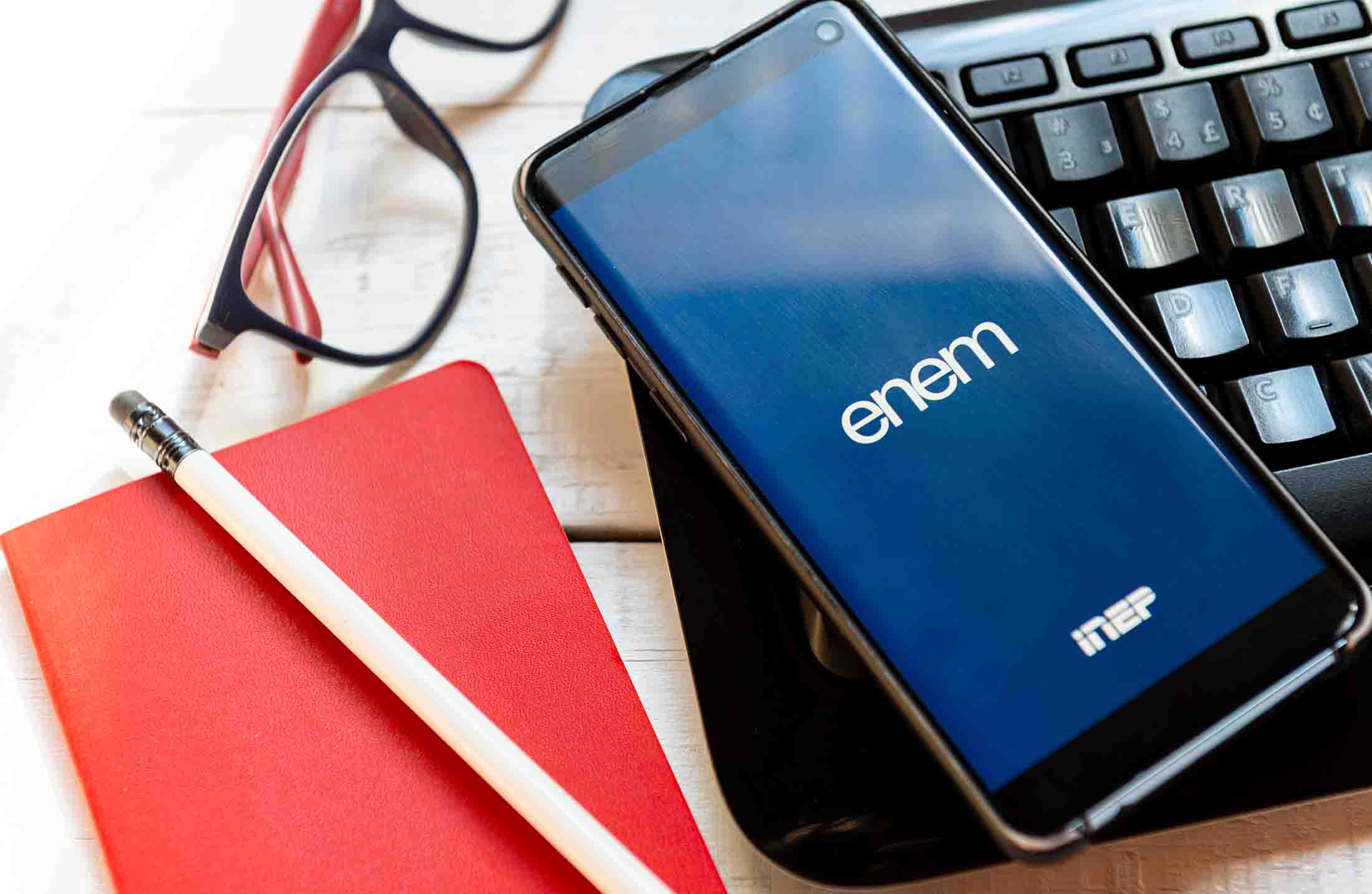 7 assuntos que podem cair na redação do Enem 2022