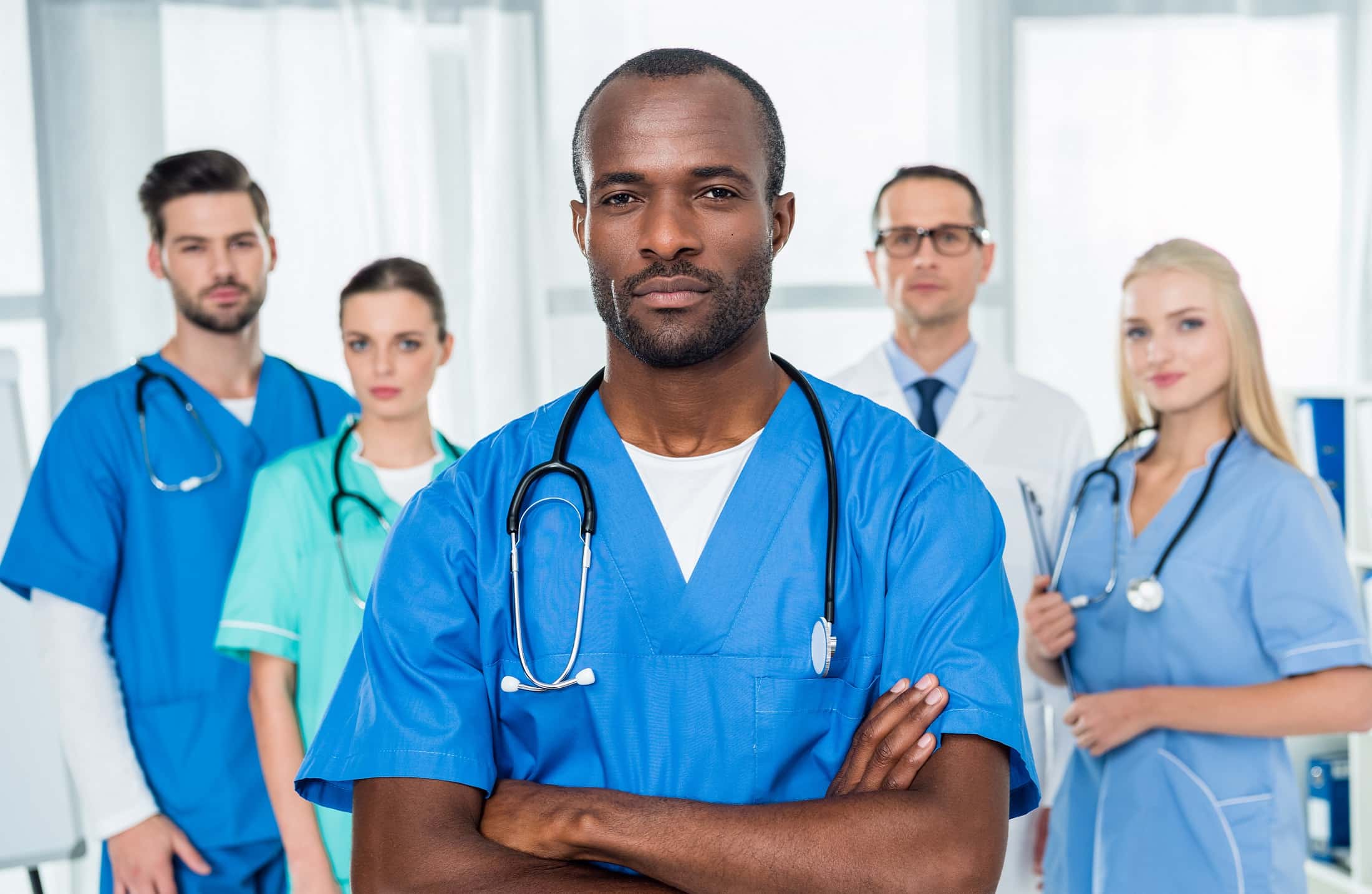 BBB 23: enfermeiro não é auxiliar de médico. Conheça tudo sobre a carreira aqui!