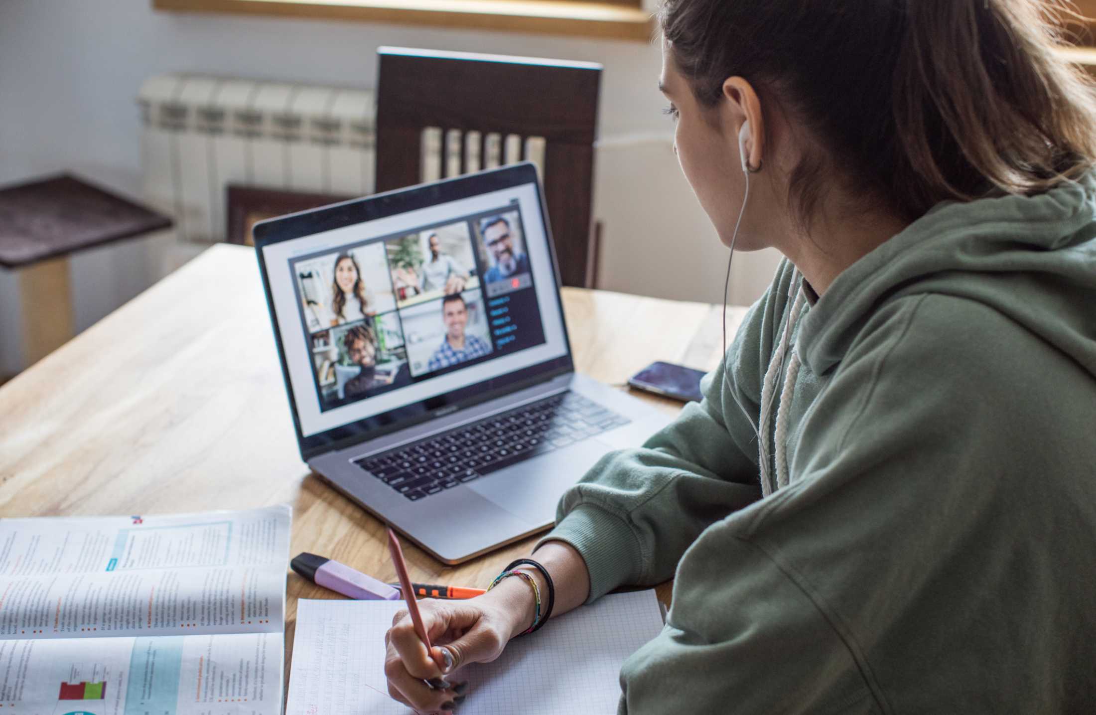 Ambiente de estudos: como montar e organizar de forma funcional