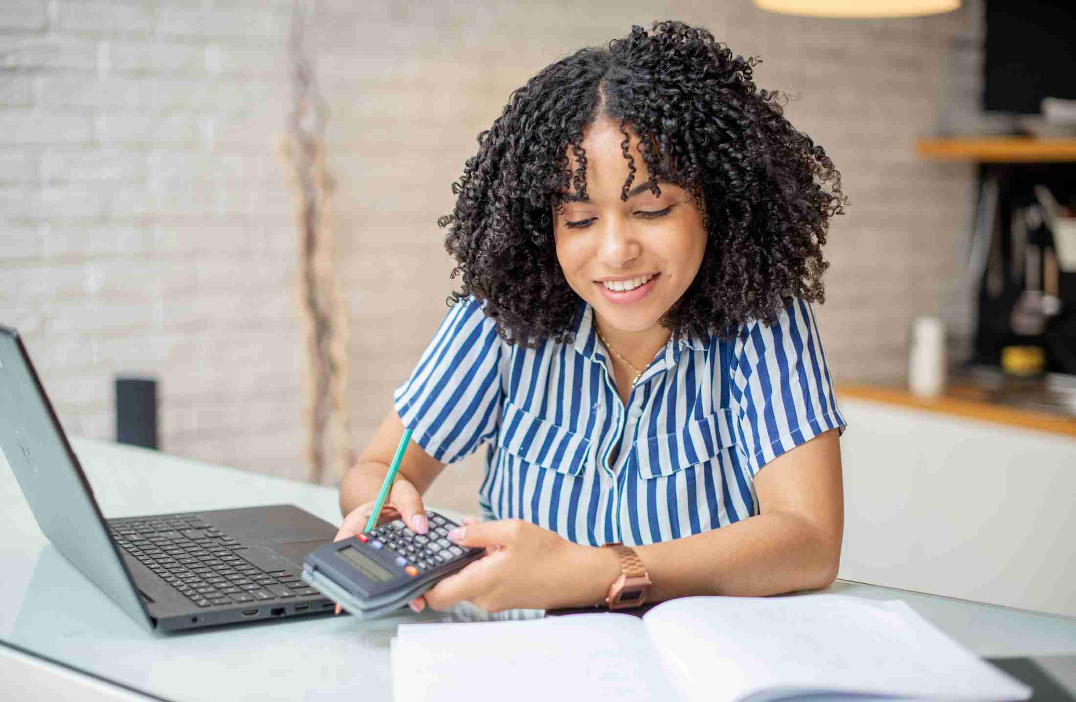 Como posso conseguir um financiamento estudantil?