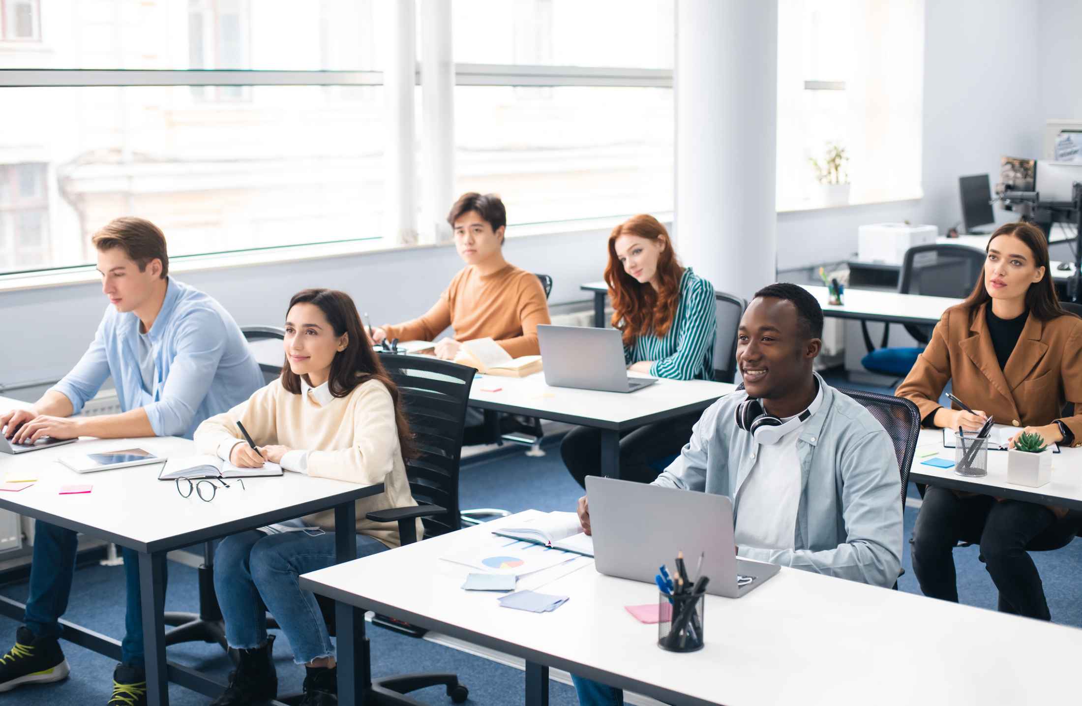Diferenças entre ensino médio e faculdade: o que muda?