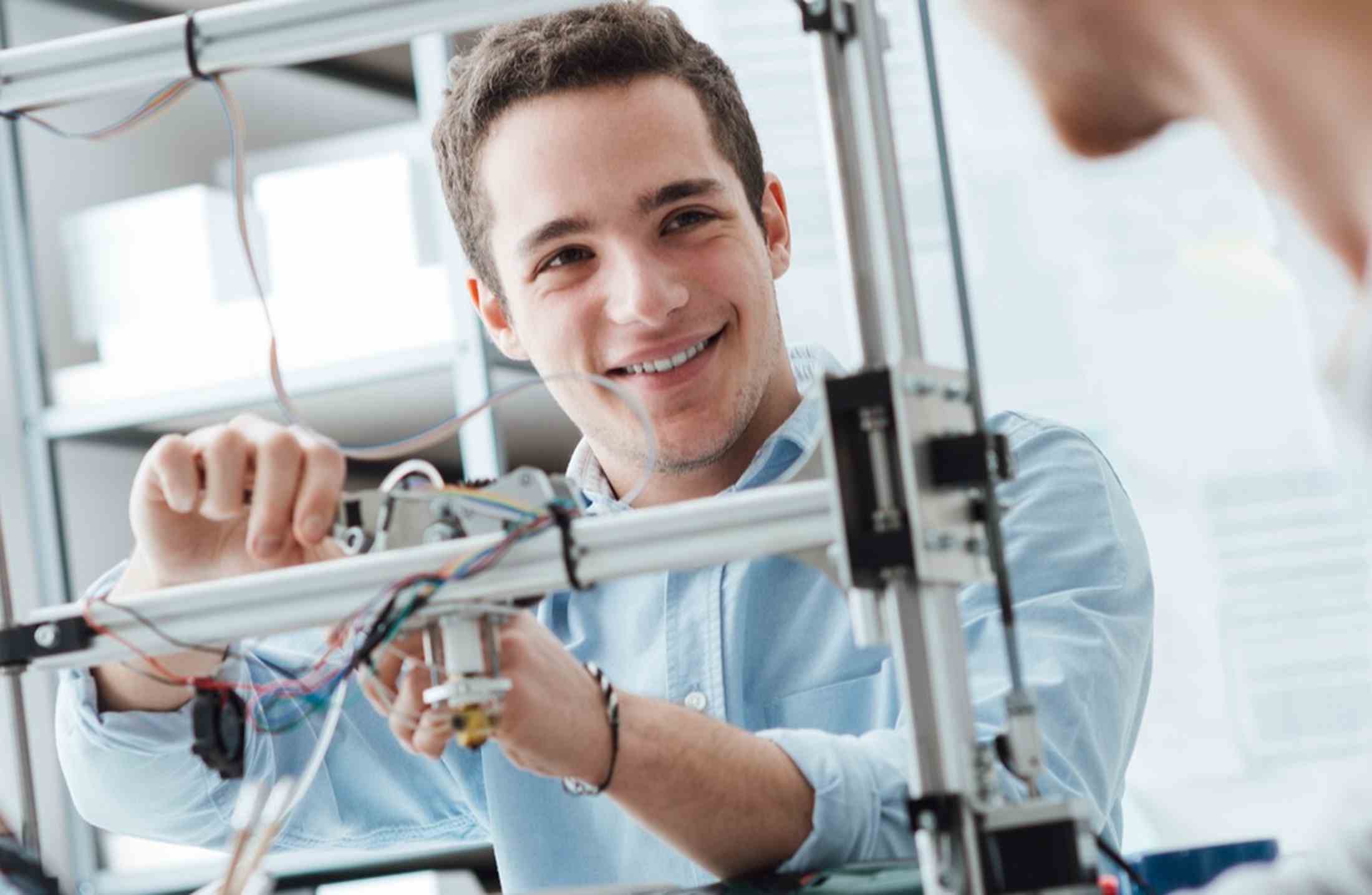 Engenharia de produção envolve duas áreas: engenharia e administração