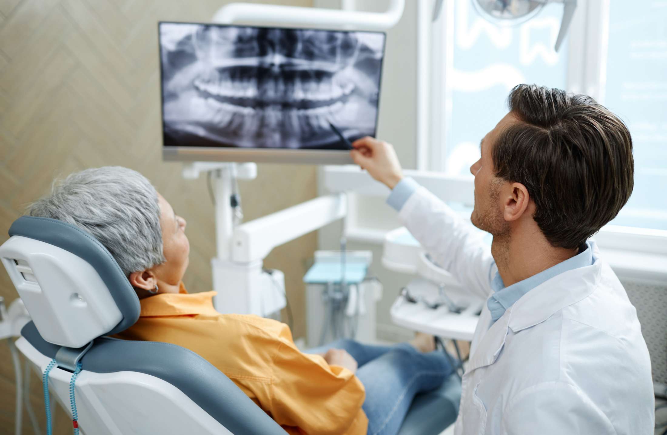 Avanços em implantes dentários: conheça novos materiais e métodos