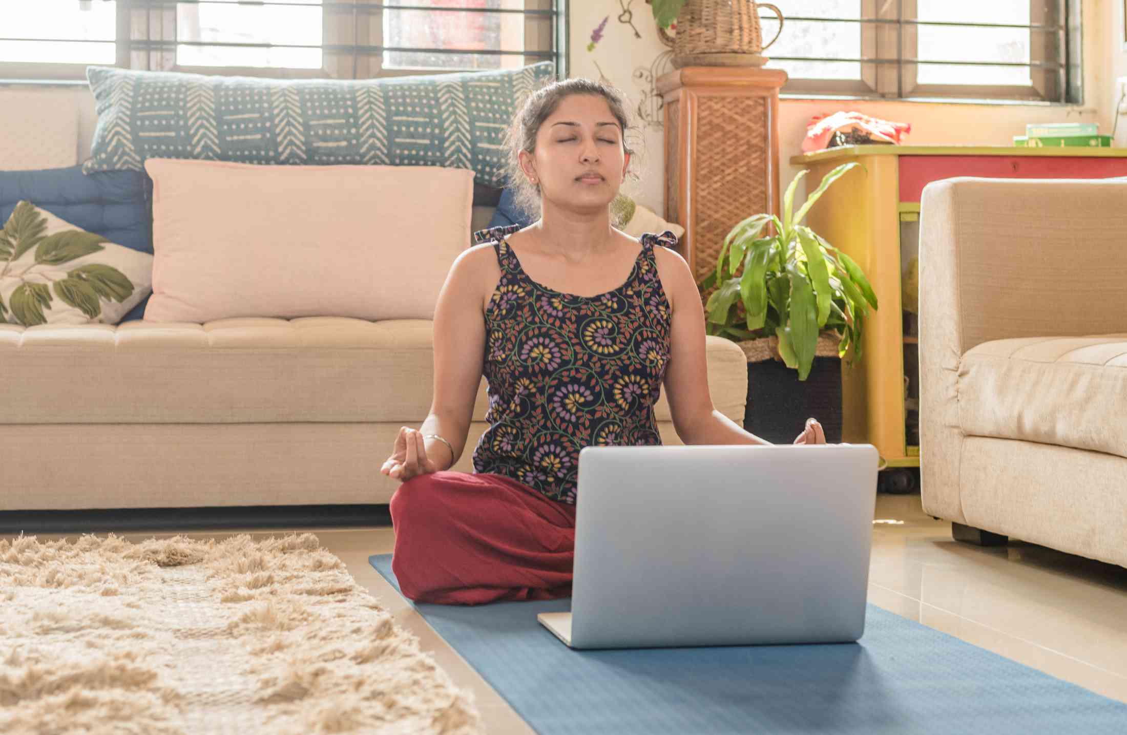 Meditação para estudar: como funciona e como fazer na prática