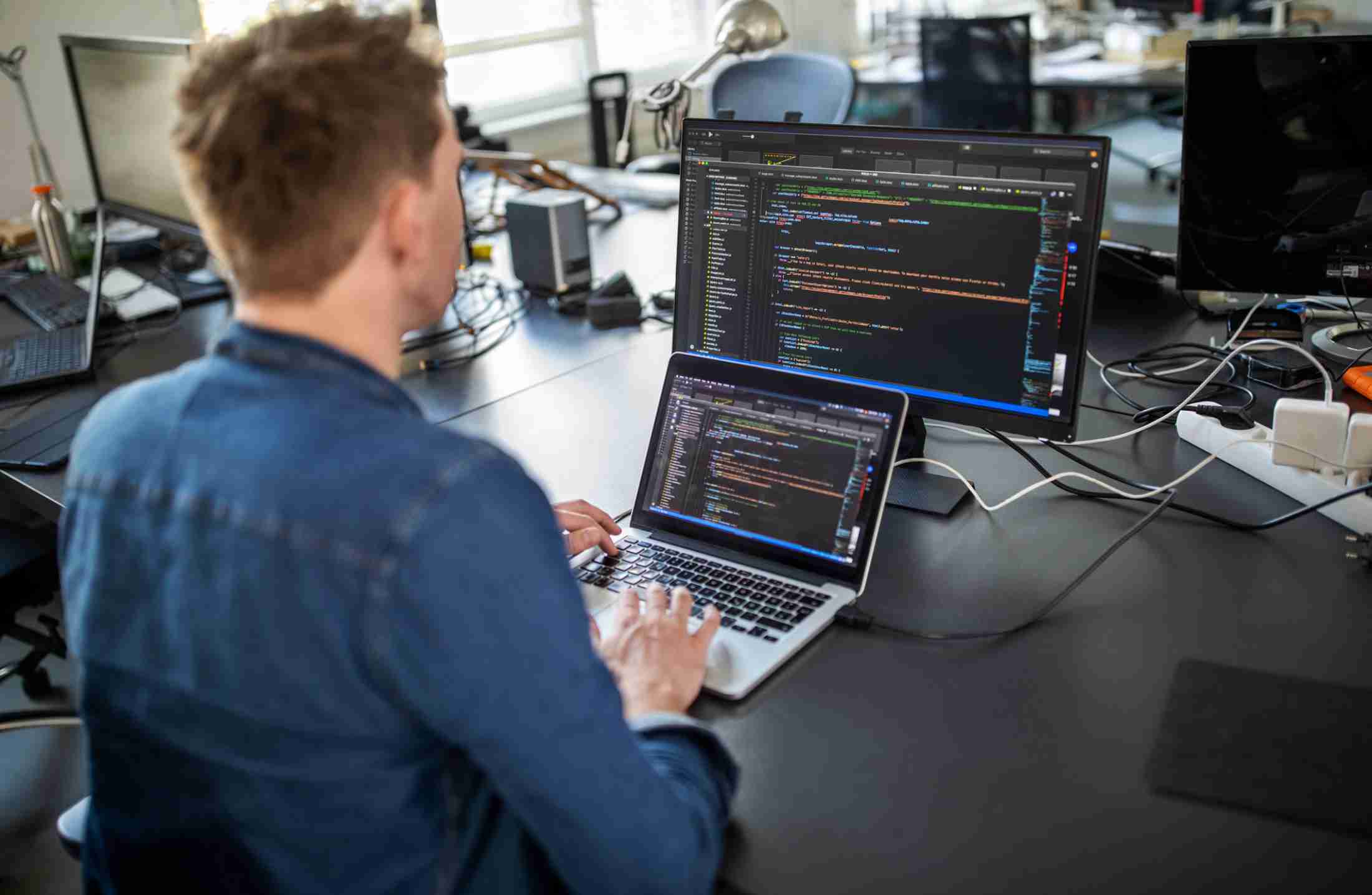 O que faz um desenvolvedor back end?