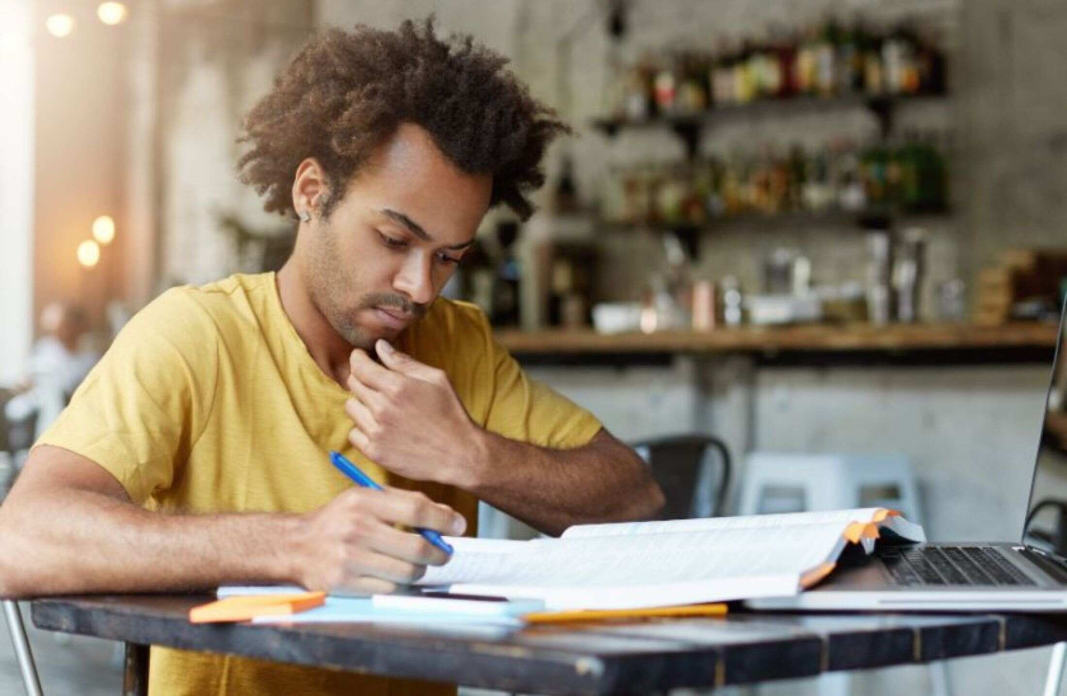 6 ferramentas de IA para te ajudar nos estudos EAD