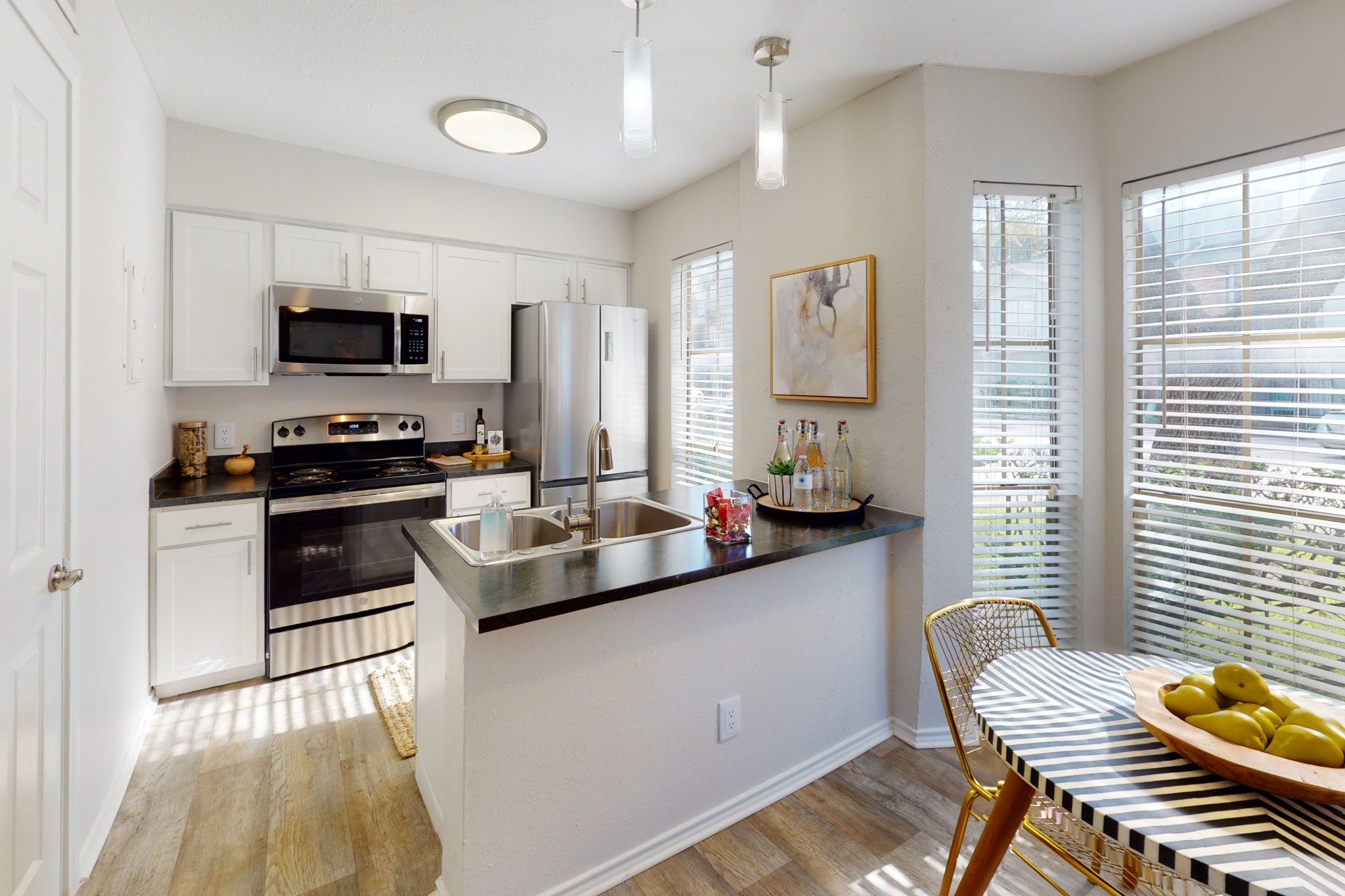 Kitchen of Chateau on the River Apartments in Fort Worth, Texas