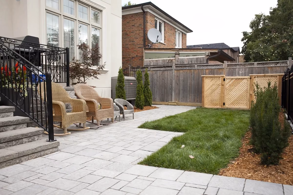 Pool, cabana and landscape build by RBA Projects in Forest Hill, Toronto