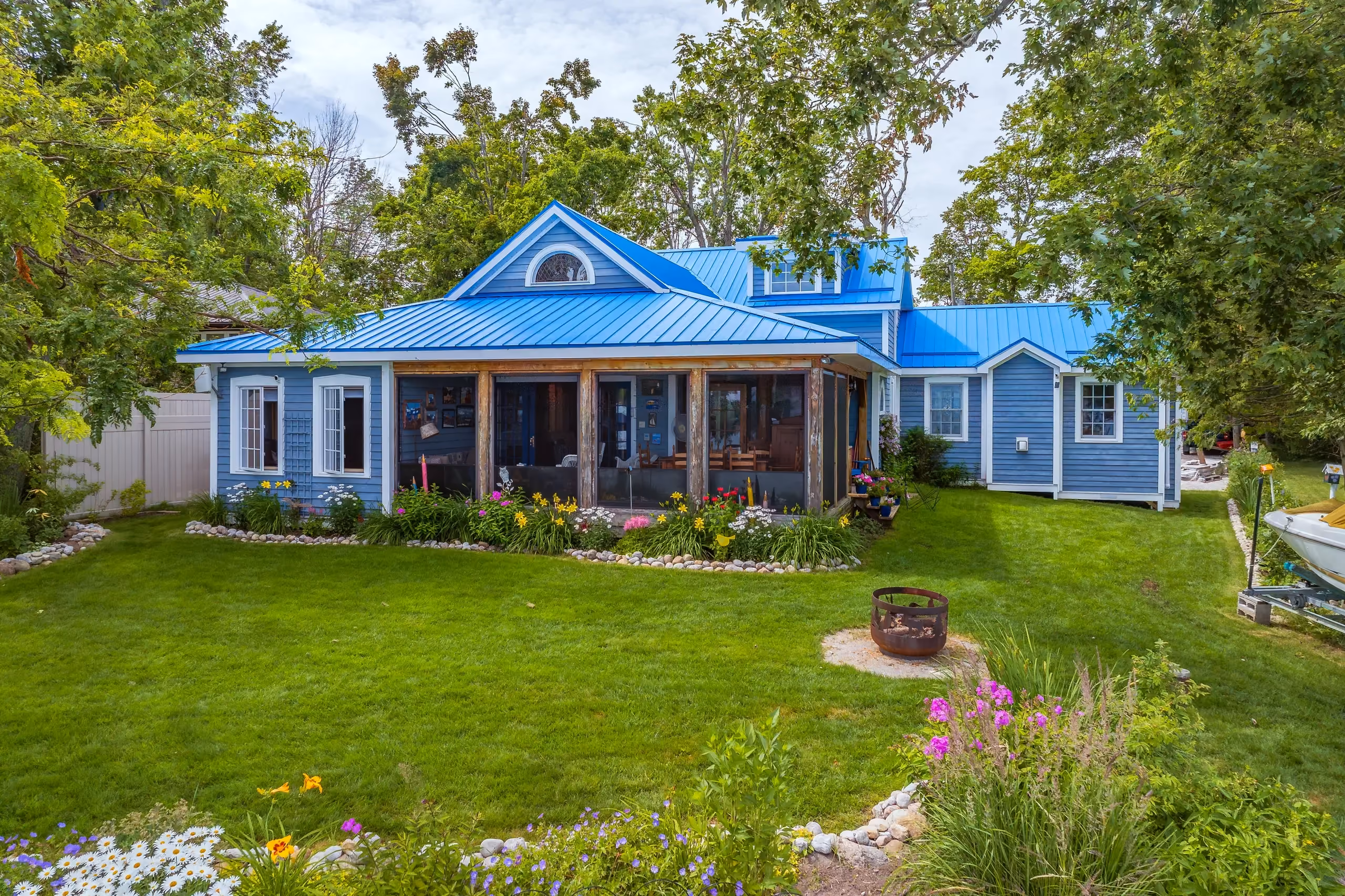 Century farmhouse restored by RBA Projects on Lake Simcoe, Ontario, view 9