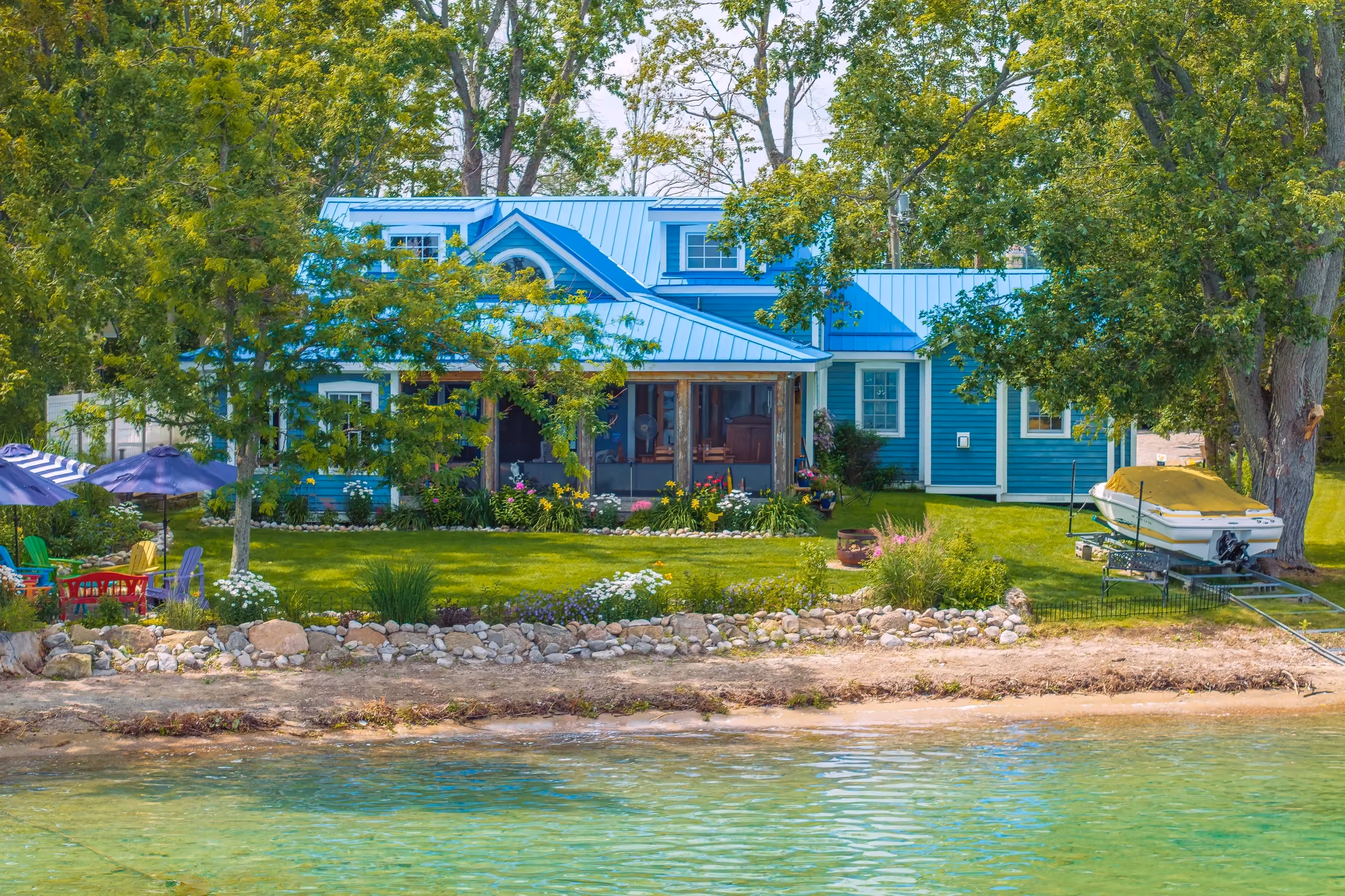 Century farmhouse restored by RBA Projects on Lake Simcoe, Ontario, view 10
