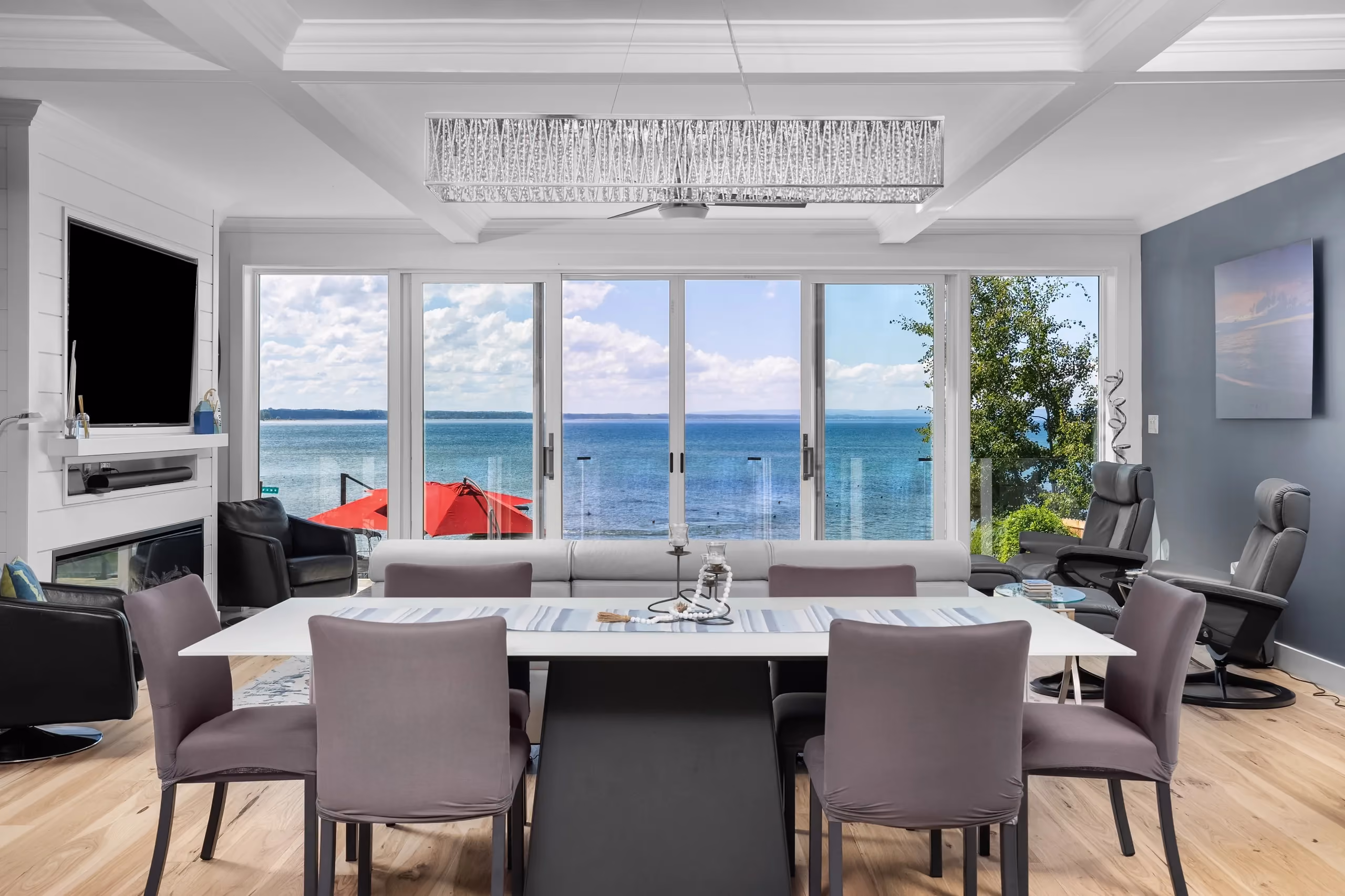 Cottage renovation by RBA Projects in Tiny Township, Georgian Bay, view 9
