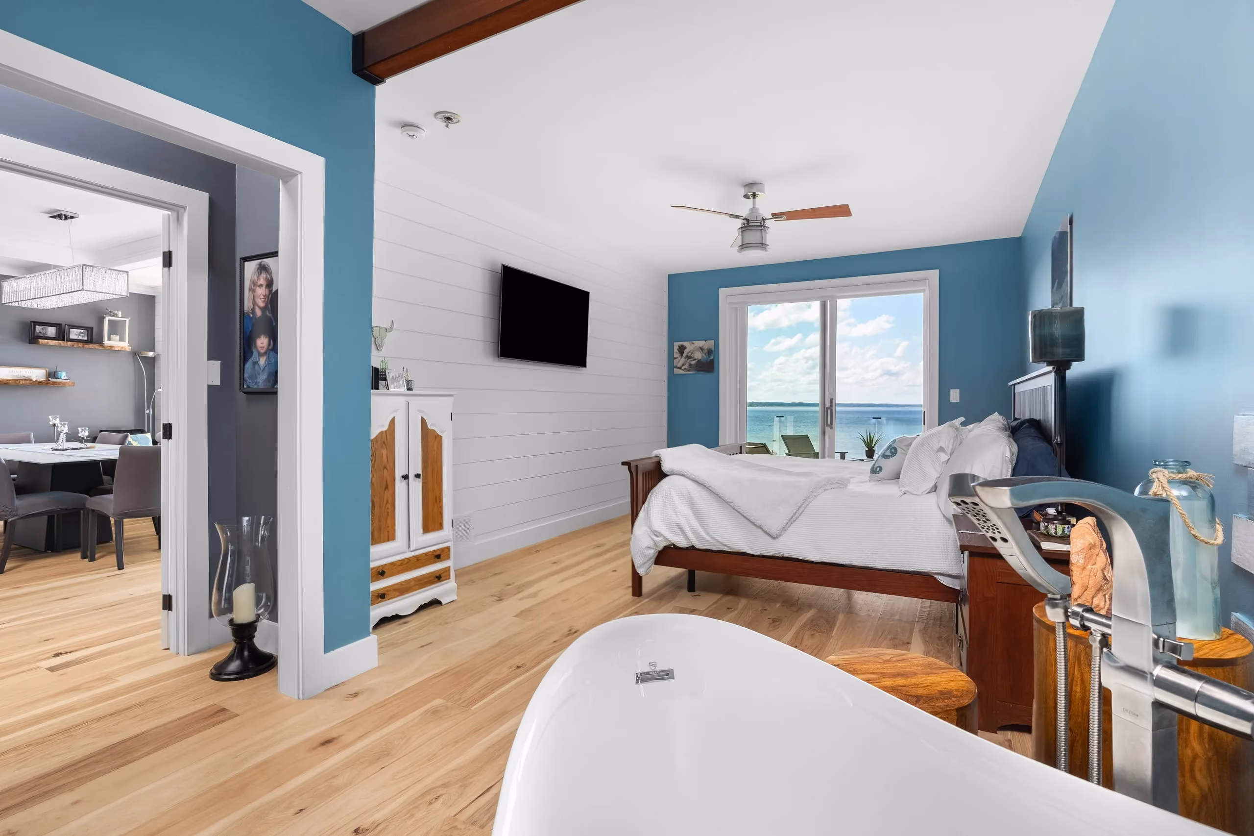 Cottage renovation by RBA Projects in Tiny Township, Georgian Bay, view 17