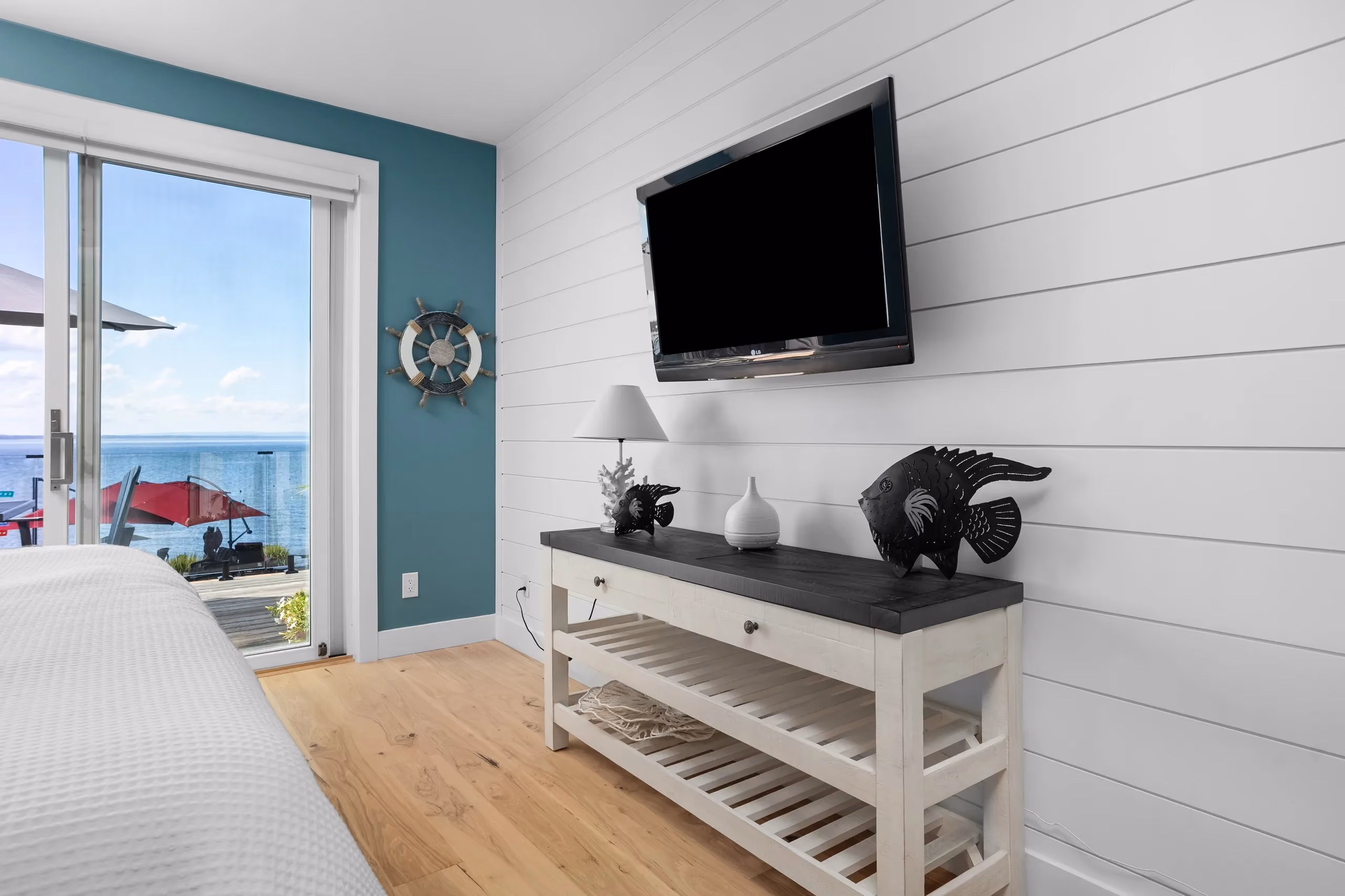 Cottage renovation by RBA Projects in Tiny Township, Georgian Bay, view 22