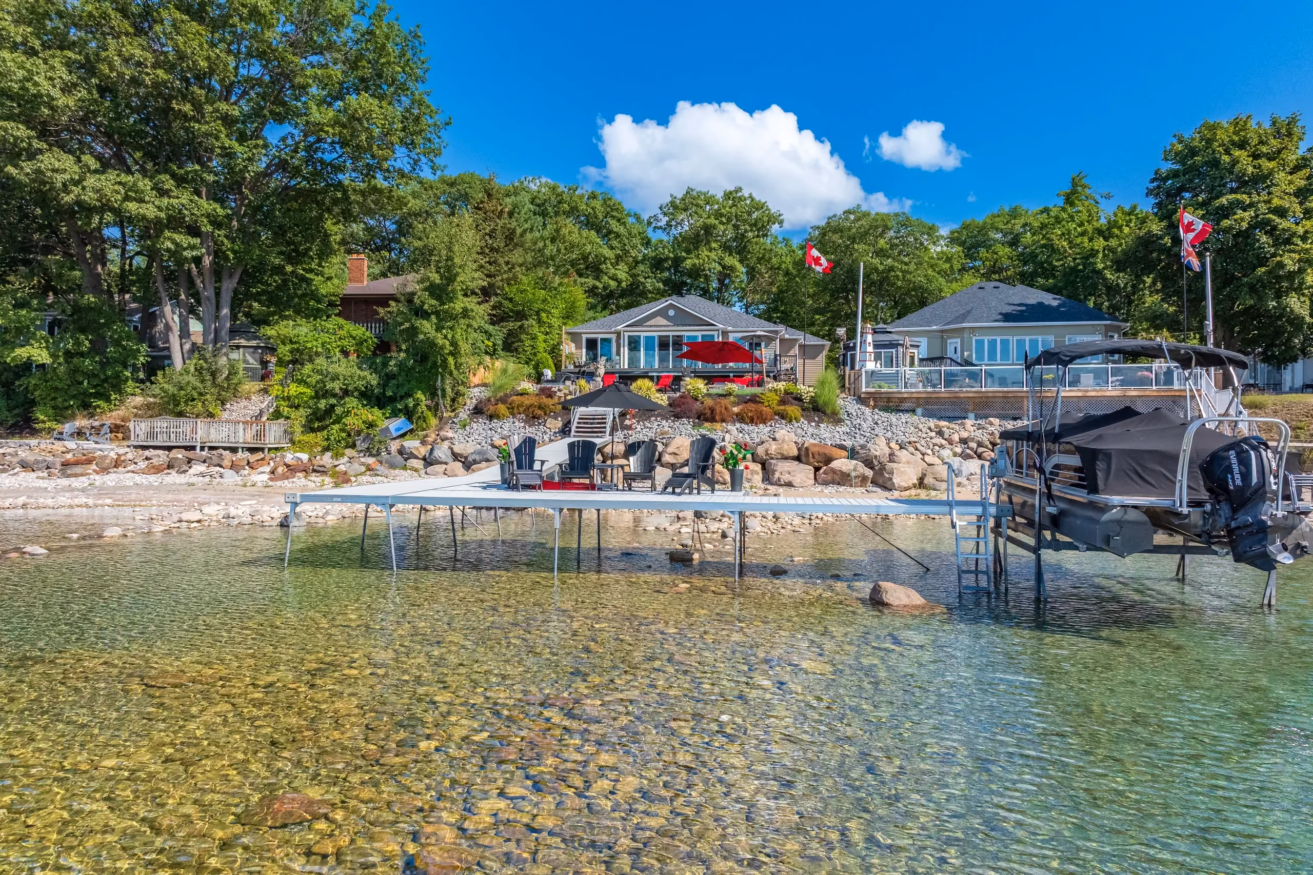Cottage renovation by RBA Projects in Tiny Township, Georgian Bay, view 3