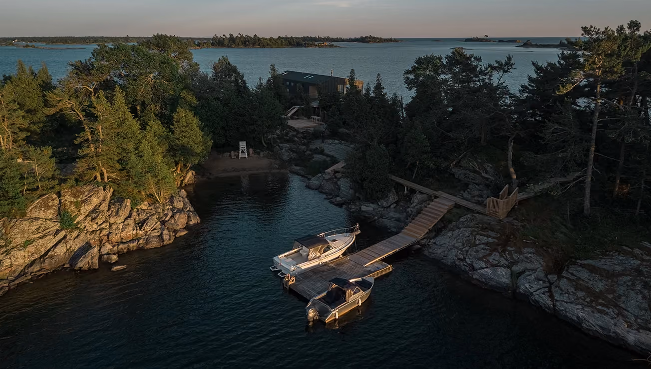 Custom cottage built by RBA Projects on a private island in Georgian Bay, view 25