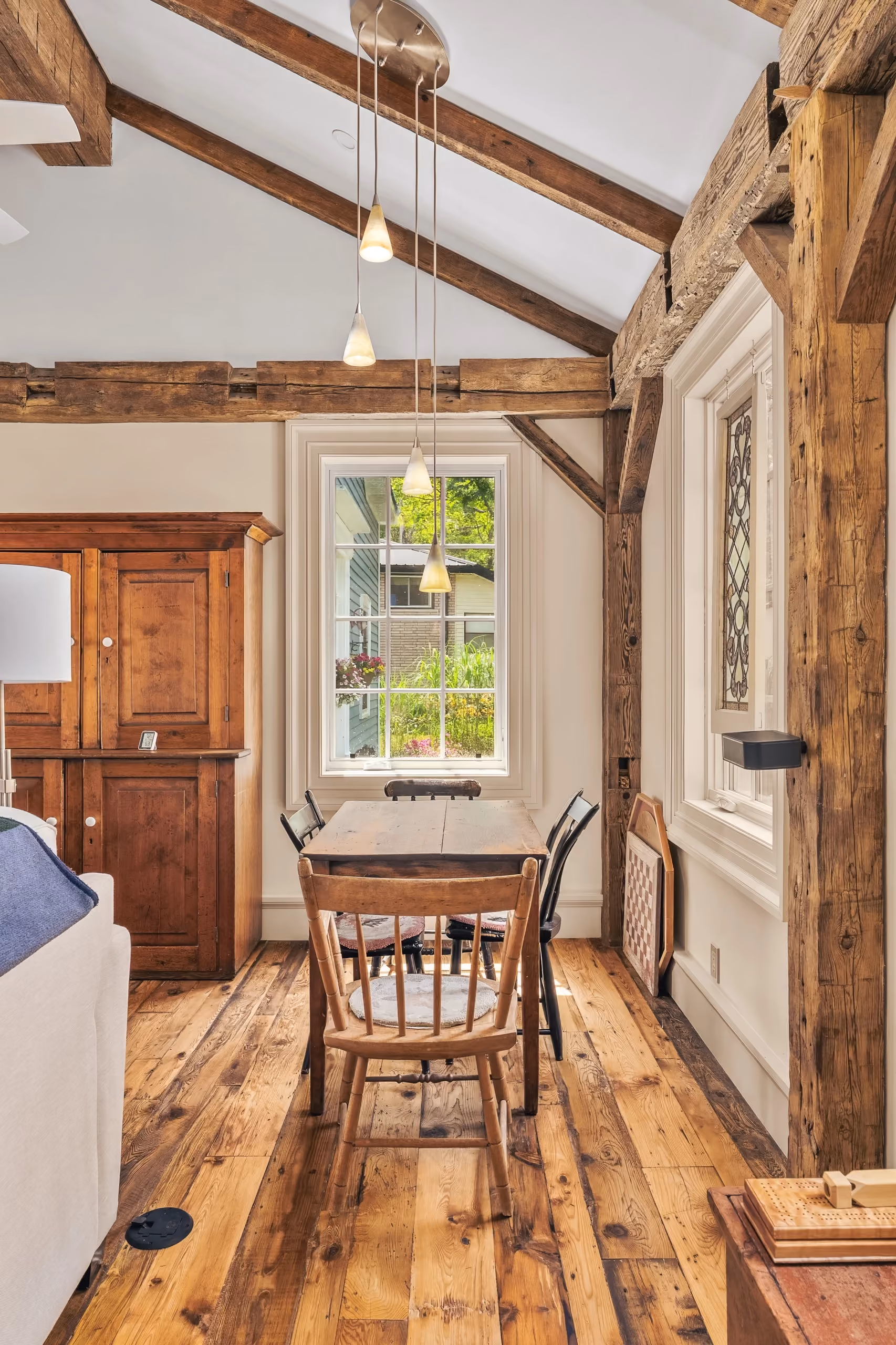 Century farmhouse restored by RBA Projects on Lake Simcoe, Ontario, view 19