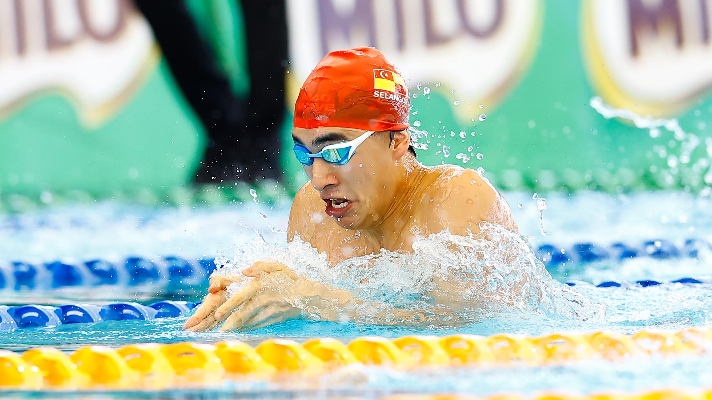 Julian Lee swimming