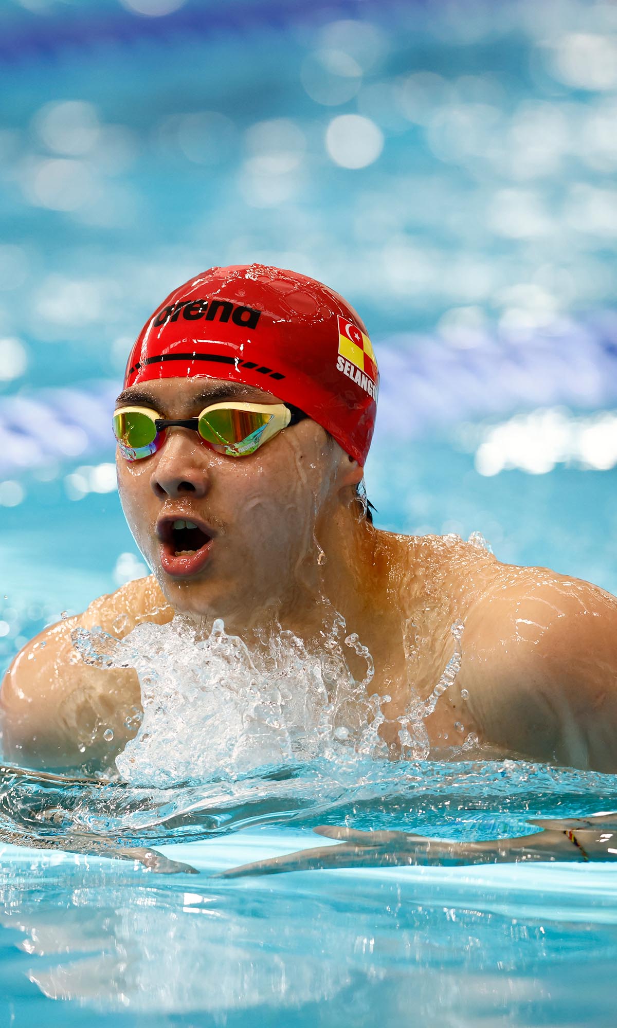 Liew Zeng Wye swimming