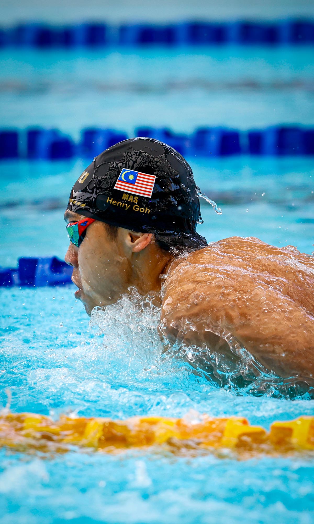 Henry Goh Li Hen swimming