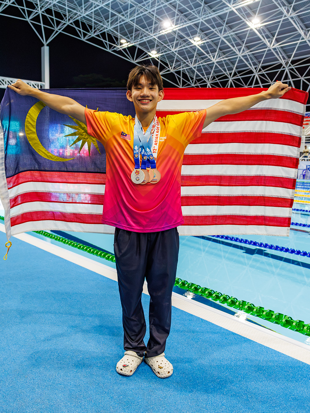 Koo Shyann with medals and Malaysian flag