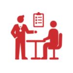 Trener medyczny Wrocław prowadzi szczegółowy wywiad z klientem przed rozpoczęciem rehabilitacji ruchowej.