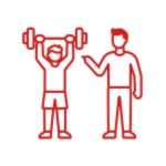 Trener personalny Wrocław prowadzi indywidualny trening medyczny i bezpieczne ćwiczenia siłowe z klientem.